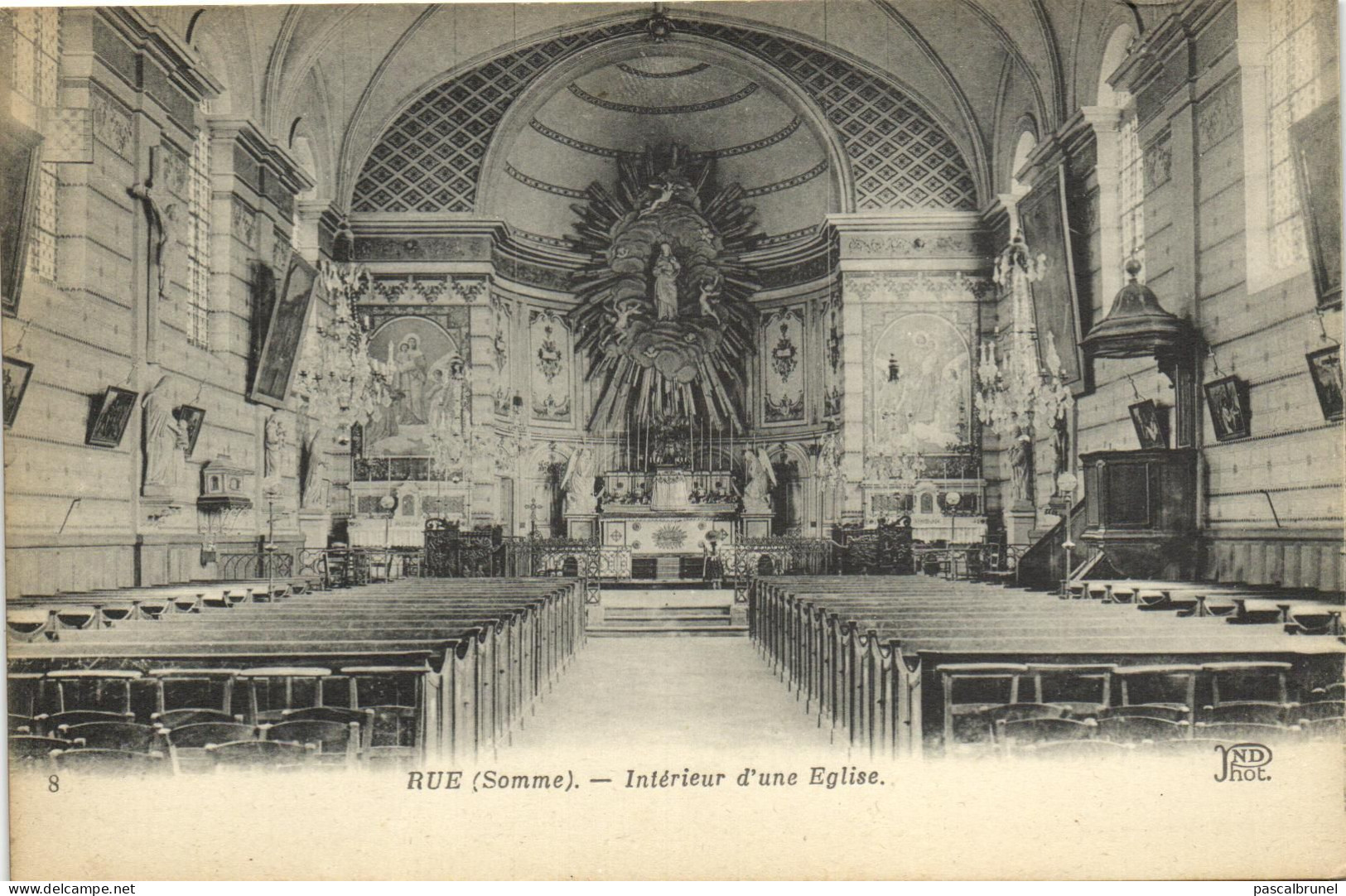 RUE - INTERIEUR D'UNE EGLISE - Rue