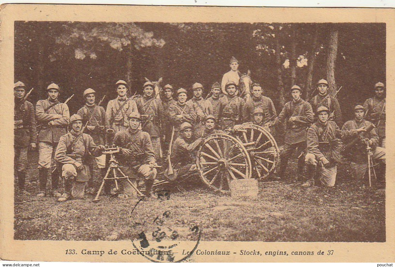 ZA 24-(56) CAMP DE COETQUIDAN - LES COLONIAUX - STOCKS , ENGINS , CANONS DE 37 - 2 SCANS - Regiments