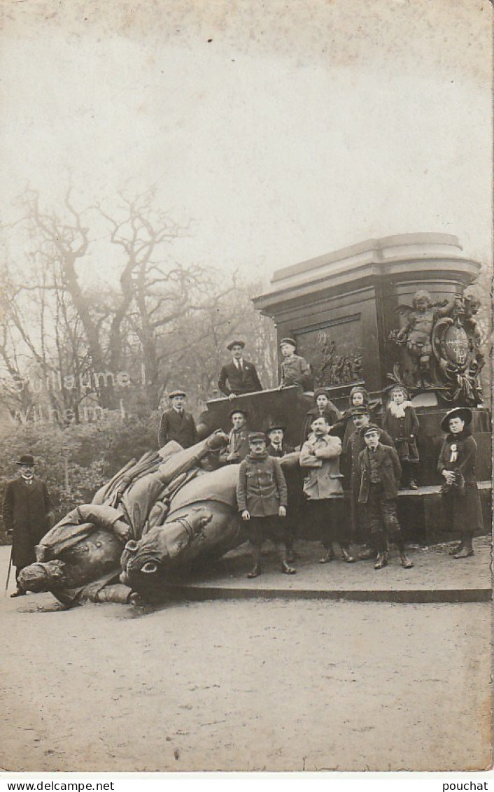 ZA 25-(57) METZ - CARTE PHOTO - DEBOULONNAGE STATUE GUILLAUME 1er - ANIMATION  - 2 SCANS - Metz