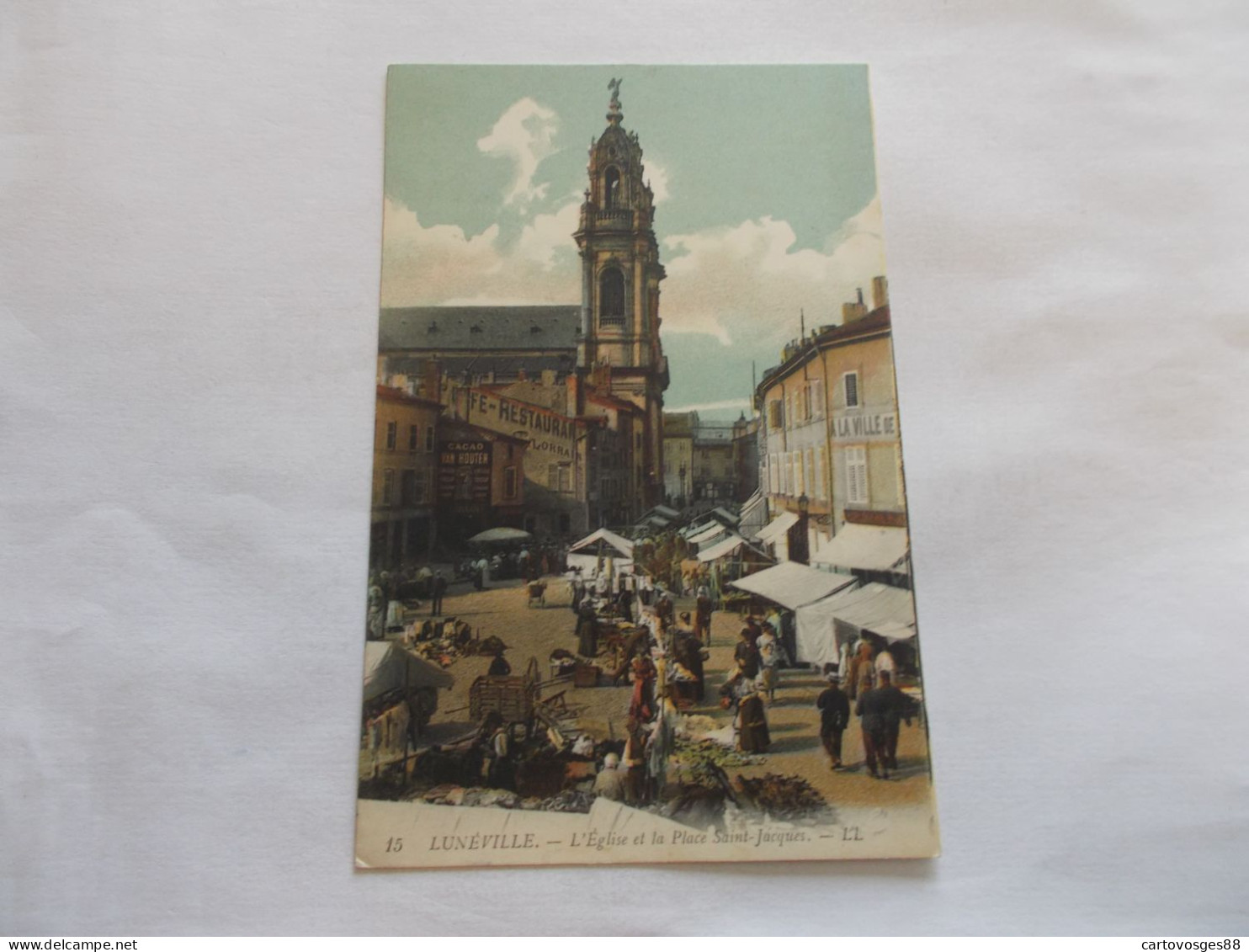 LUNEVILLE  ( 54 Meurthe Et Moselle ) L EGLISE ET PLACE SAINT JACQUES JOUR DE MARCHE  TRES ANIMEES COLORISER - Luneville