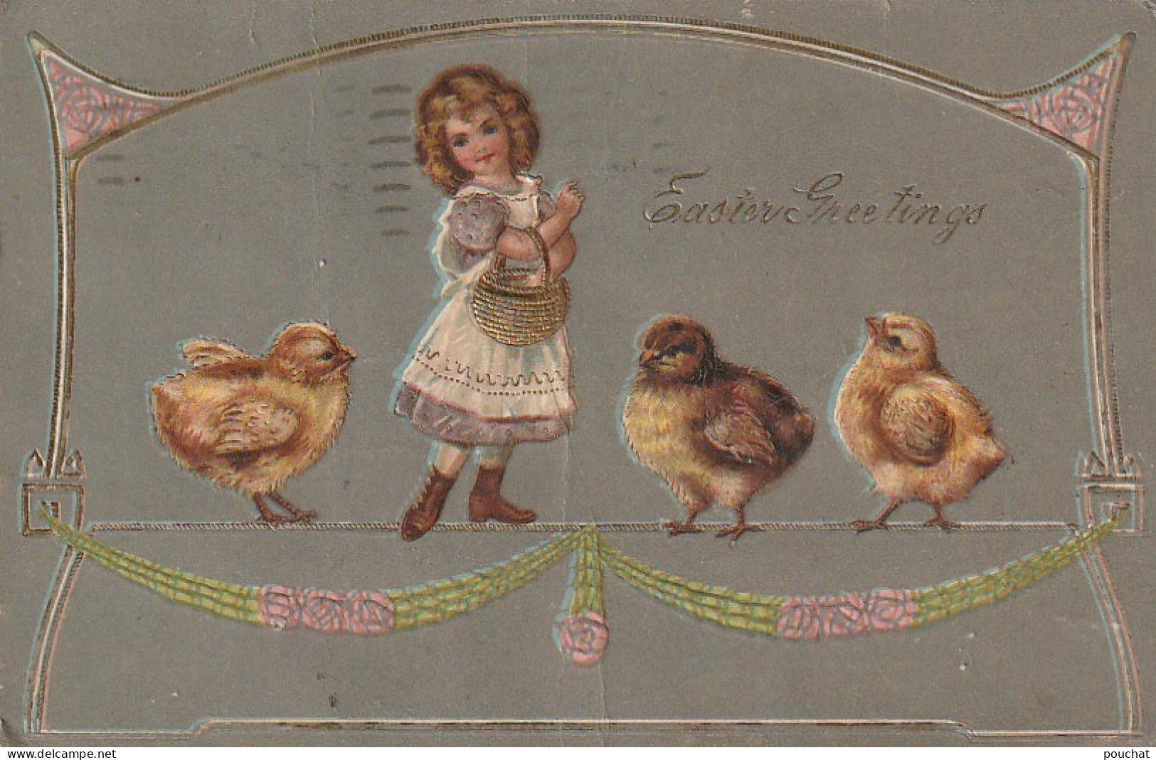 Z+ 7- " EASTER GREETINGS  " - CARTE GAUFREE - FILLETTE AVEC PANIER DORE ET TRIO DE POUSSINS  - 2 SCANS - Pâques