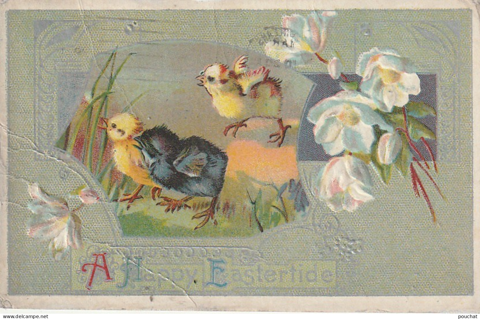 Z+ 7- " A HAPPY EASTERTIDE  " - CARTE GAUFREE JOYEUSES PAQUES -  TRIO DE POUSSINS , FLEURS - DECOR STYLE ART NOUVEAU - Pâques