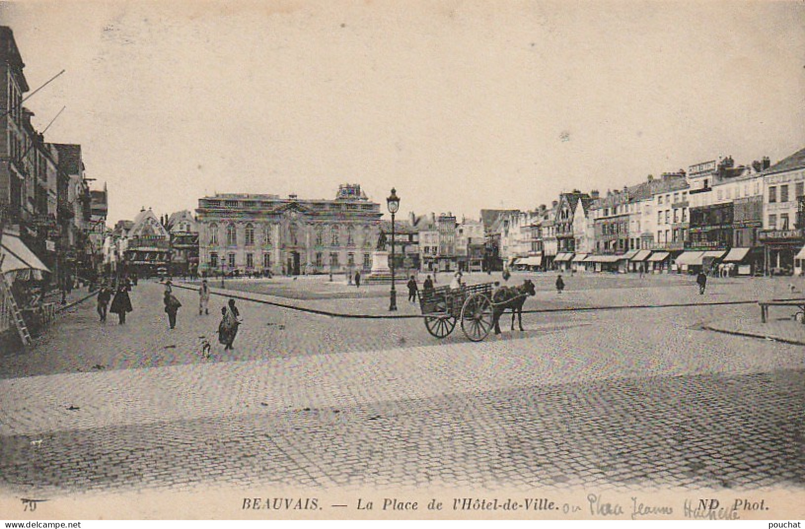 Z+ 8-(60) BEAUVAIS - LA PLACE DE L' HOTEL DE VILLE - ANIMATION - CARRIOLE A CHEVAL  - 2 SCANS - Beauvais