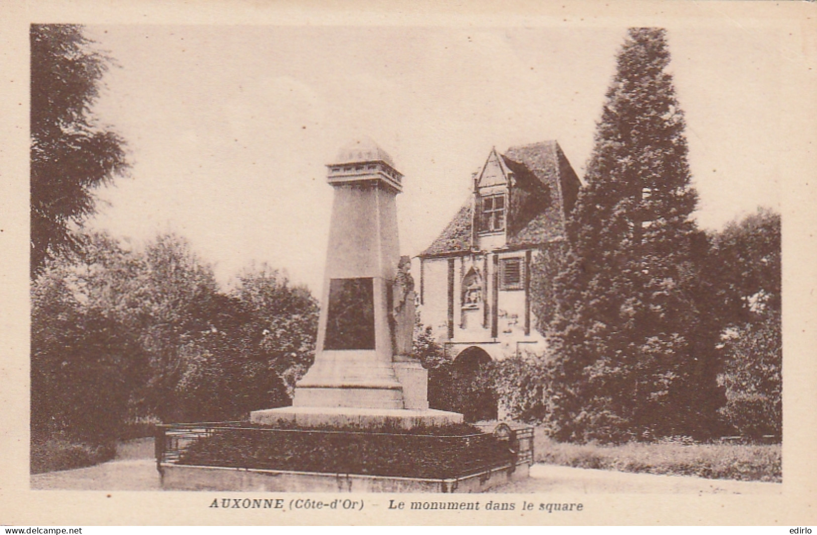 ***  21 *** AUXONNE  Le Monument Dans Le Square   TTBE  Neuve - Auxonne