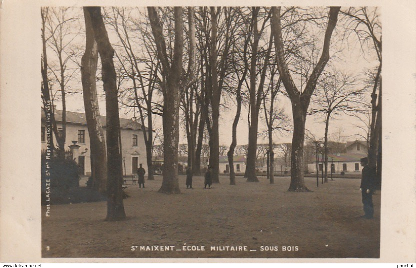 Z++ 8-(79) ST MAIXENT - ECOLE MILITAIRE - SOUS BOIS - CARTE PHOTO LACAZE , ST MAIXENT - 2 SCANS - Saint Maixent L'Ecole