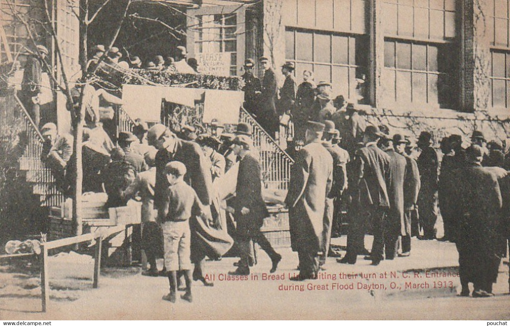 Z++ 12-( U. S.A ) ALL CLASSES IN BREAD LINE WAITING THEIR TURN AT N.C.R. ENTRANCE  DURING GREAT FLOOD DAYTON , OHIO 1913 - Dayton