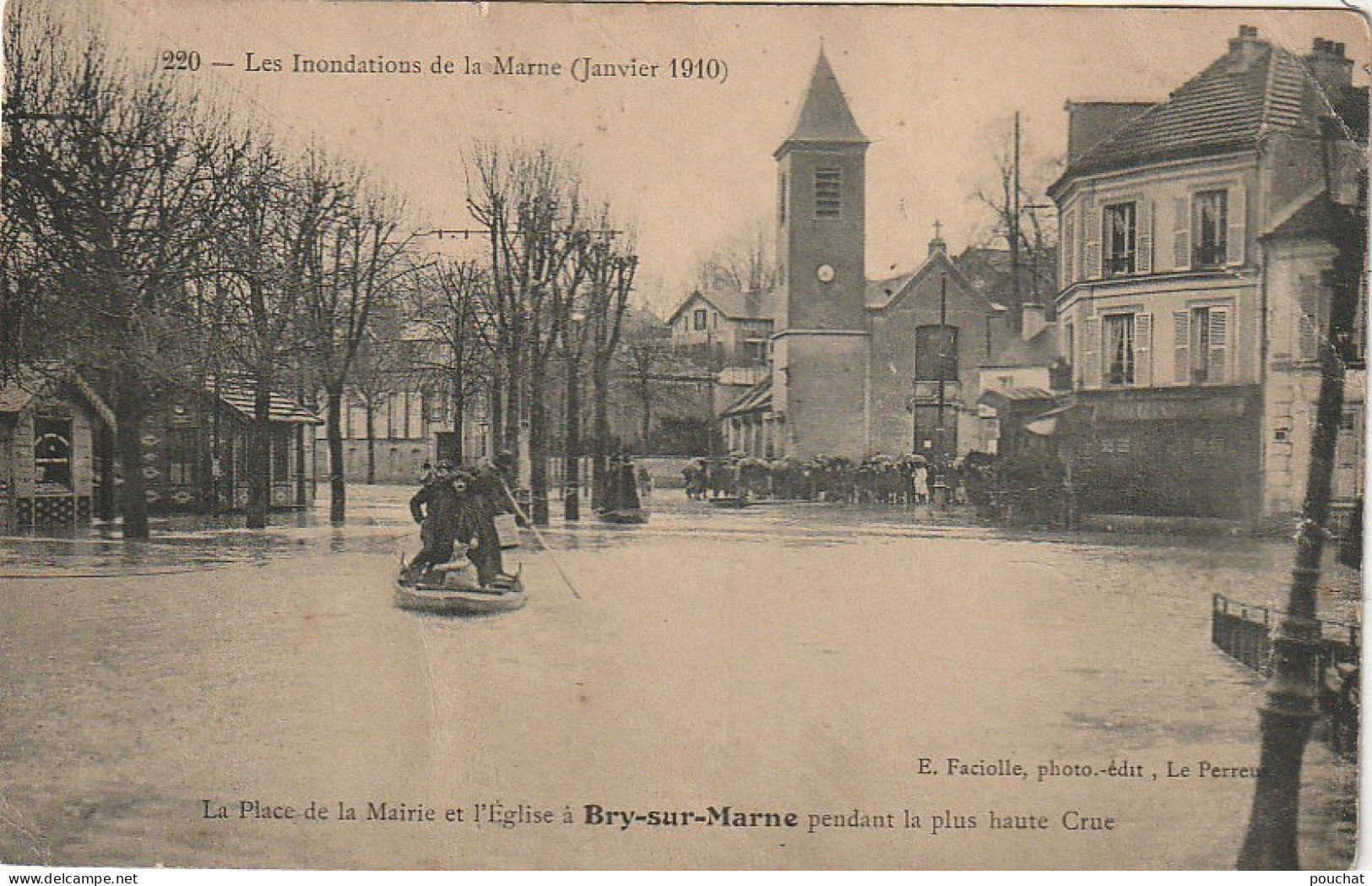 Z++ 27-(94) INONDATIONS DE LA MARNE (1910) - LA PLACE DE LA MAIRIE ET L' EGLISE A BRY SUR MARNE - ANIMATION- 2 SCANS - Bry Sur Marne