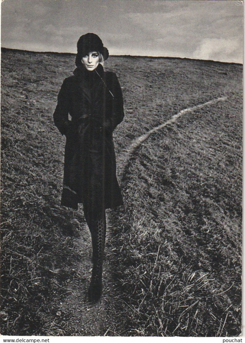 Z+ 28- " PORTRAIT D' UNE DAME EN NOIR  " - JEANLOUP SIEFF - 2 SCANS - Other & Unclassified