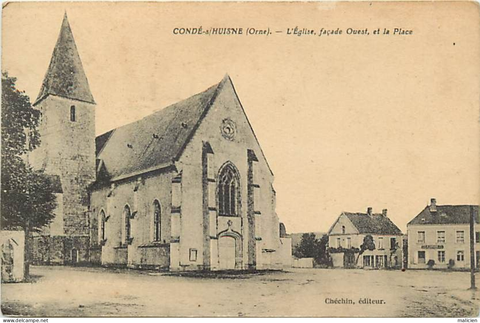 - Orne -ref-B772- Condé Sur Huisne - L Eglise Façade Ouest Et La Place - - Andere & Zonder Classificatie