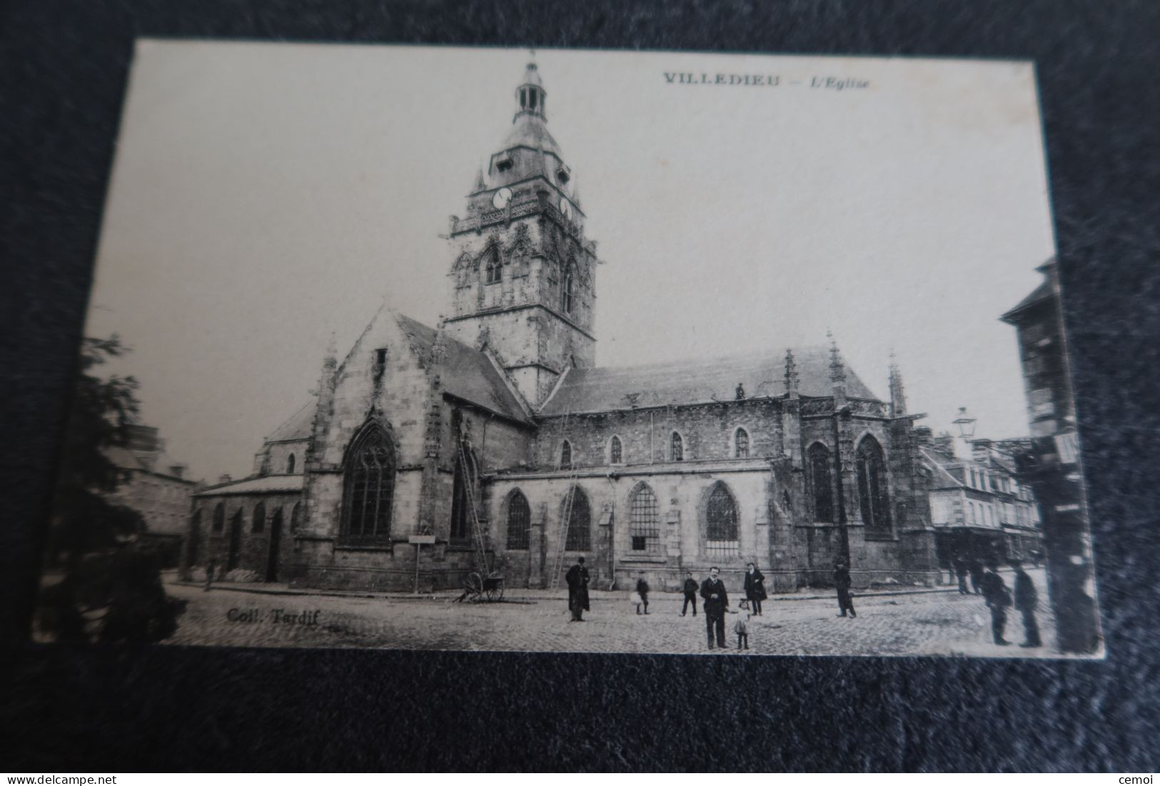 CPA - VILLEDIEU (50) - L'église - Villedieu