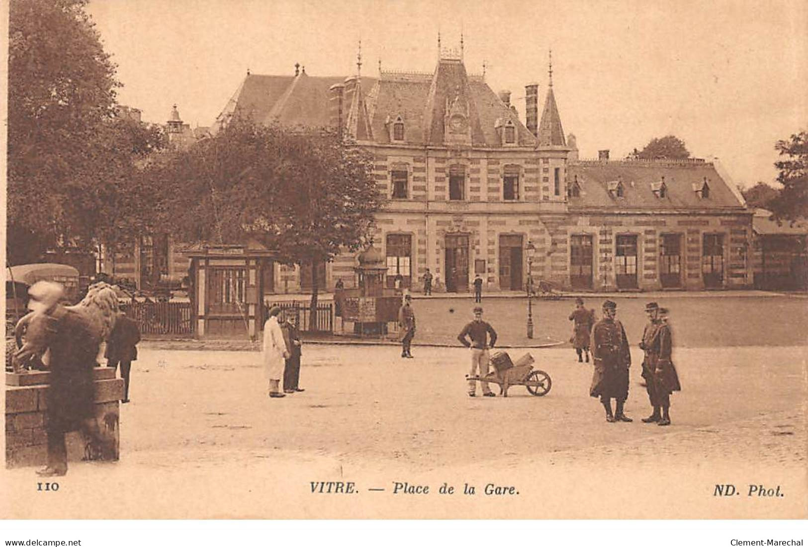 VITRE - Place De La Gare - Très Bon état - Vitre