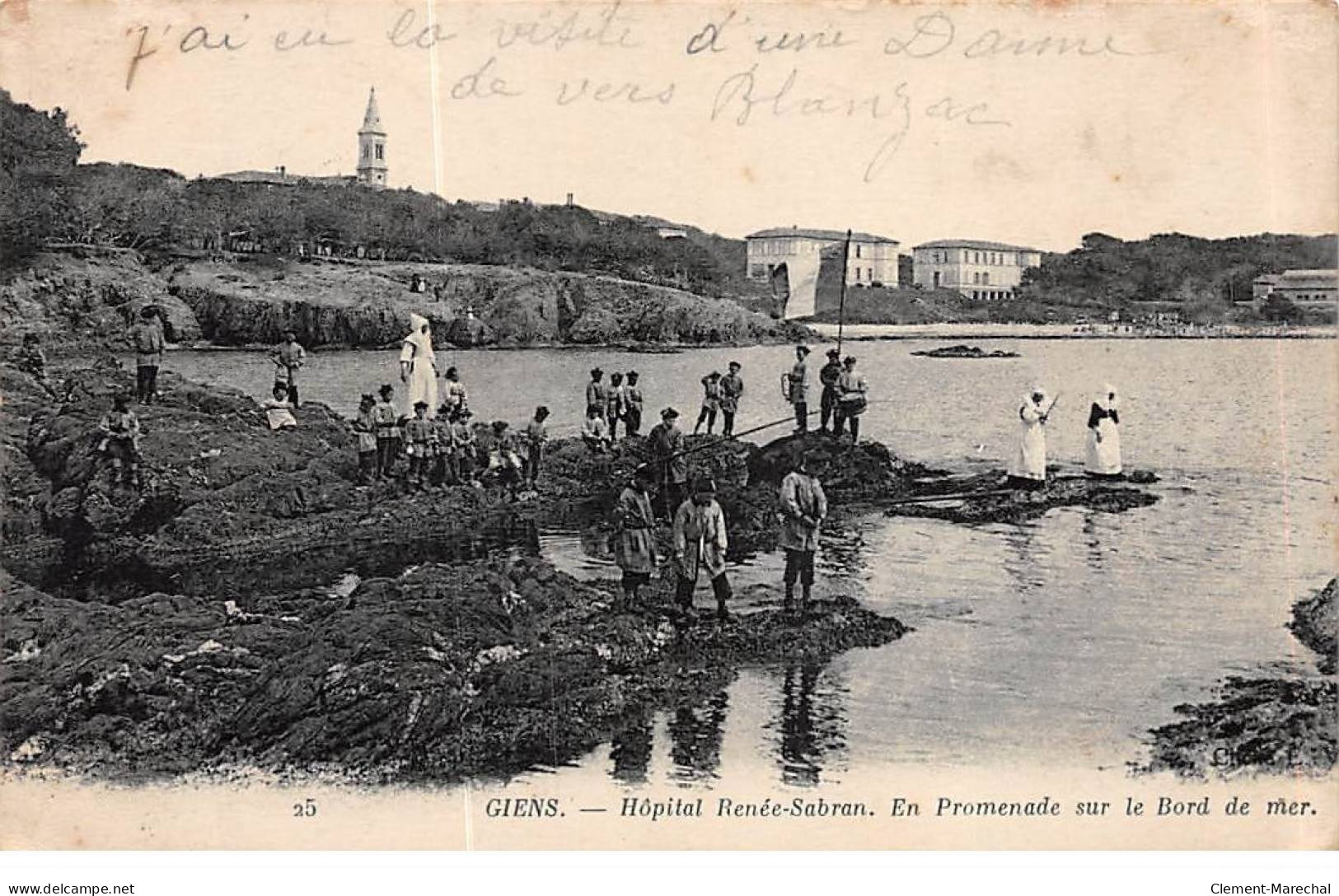 GIENS - Hôpital Renée Sabran - En Promenade Sur Le Bord De Mer - Très Bon état - Gien