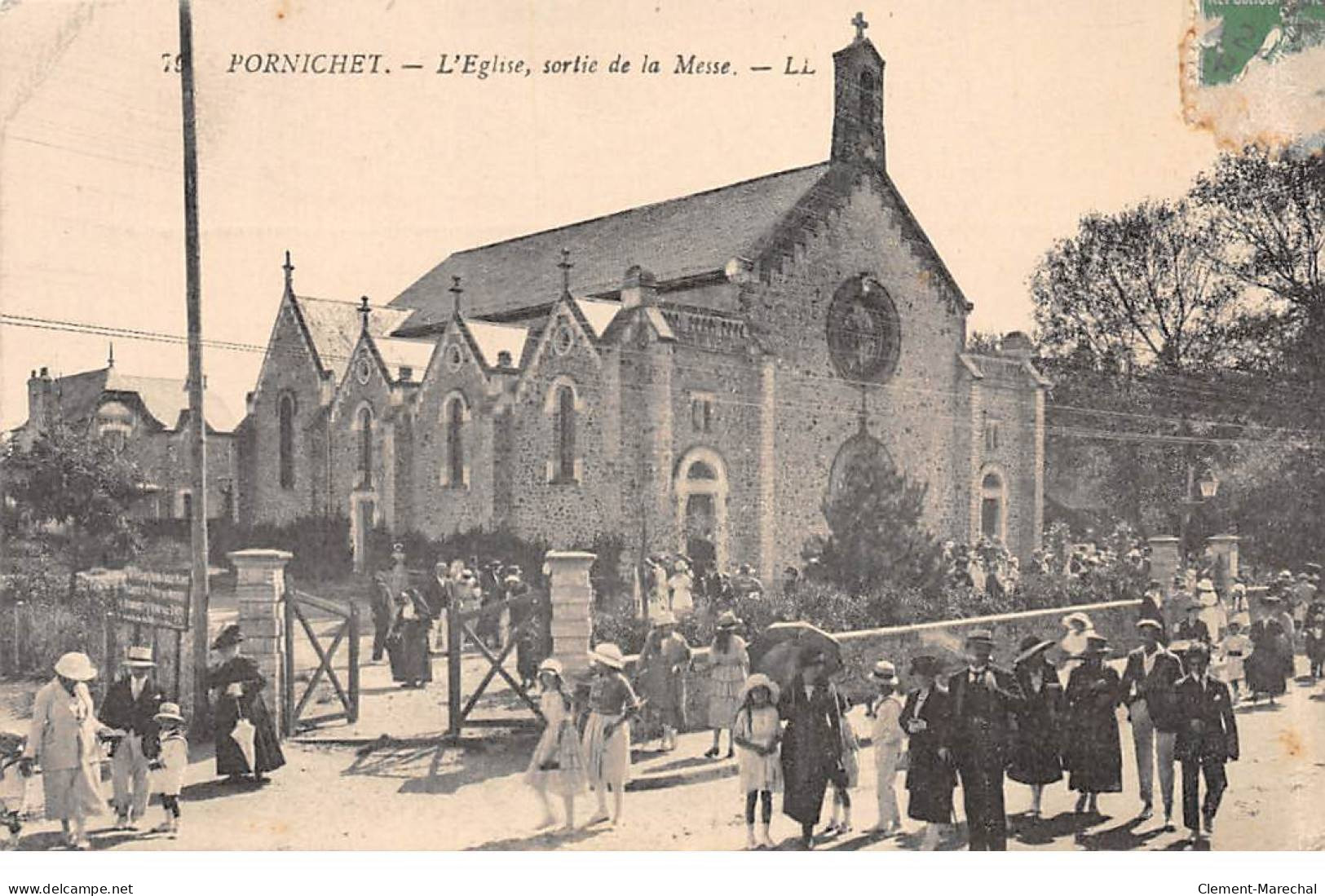 PORNICHET - L'Eglise, Sortie De La Messe - Très Bon état - Pornichet