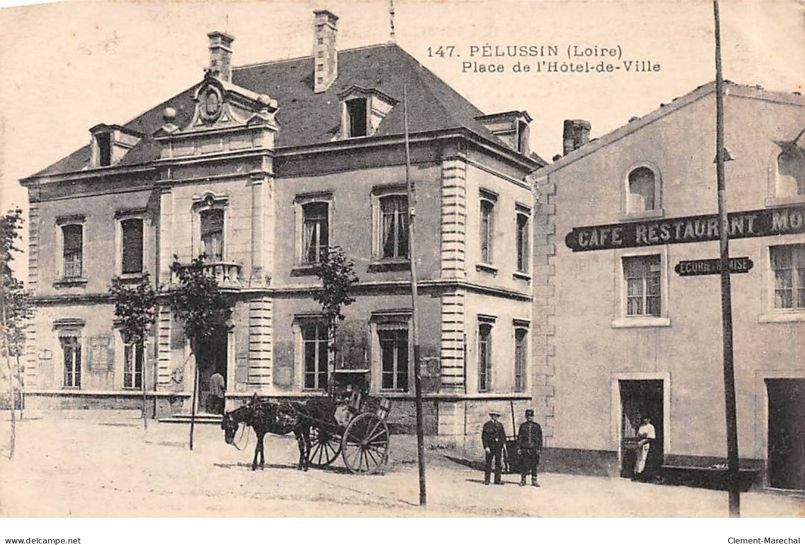 PELUSSIN - Place De L'Hôtel De Ville - Très Bon état - Pelussin
