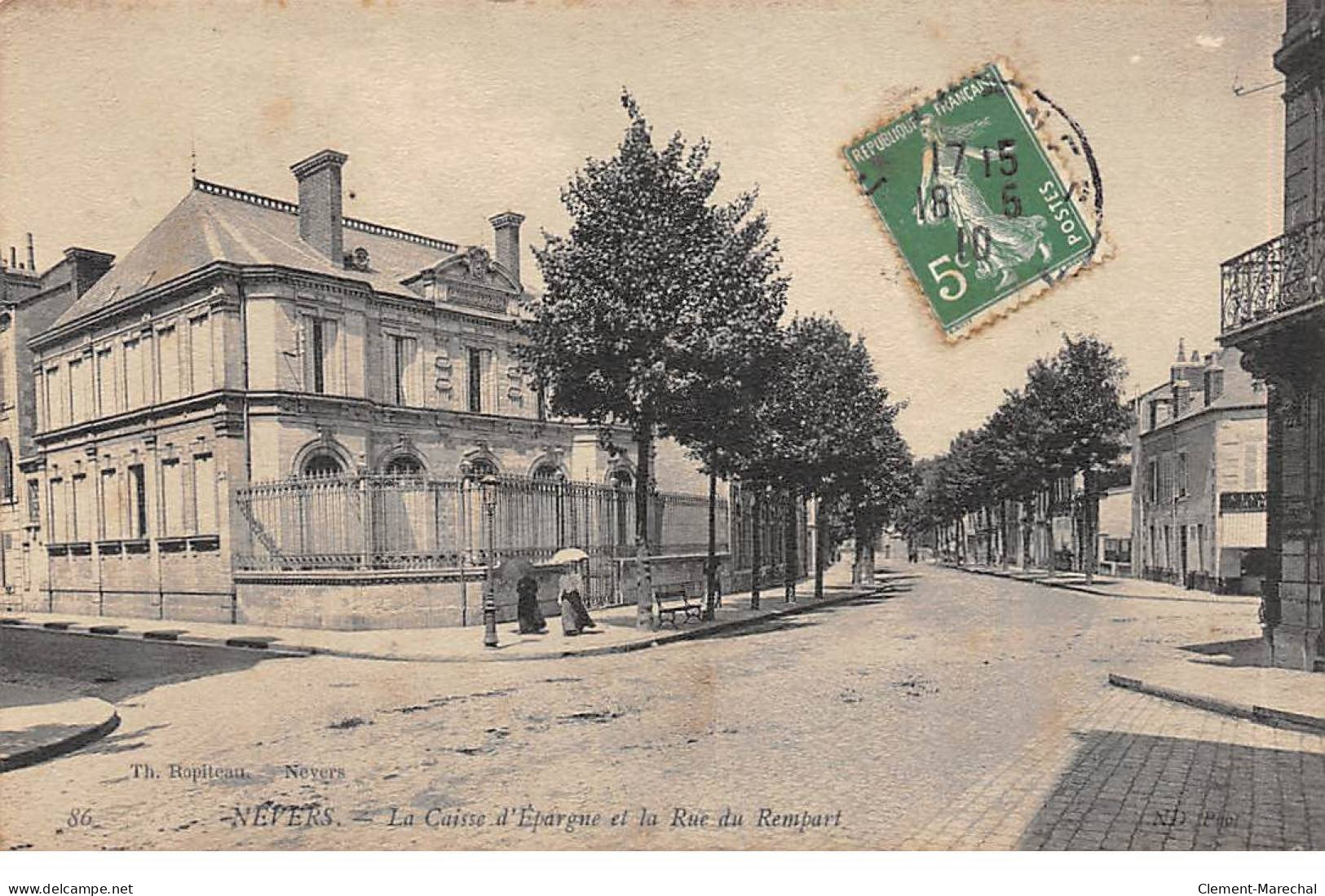 NEVERS - La Caisse D'Epargne Et La Rue Du Rempart - Très Bon état - Nevers