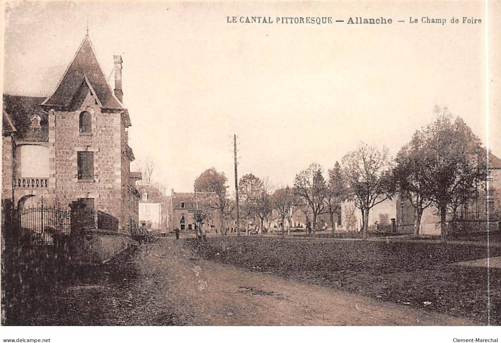 ALLANCHE - Le Champ De Foire - Très Bon état - Allanche