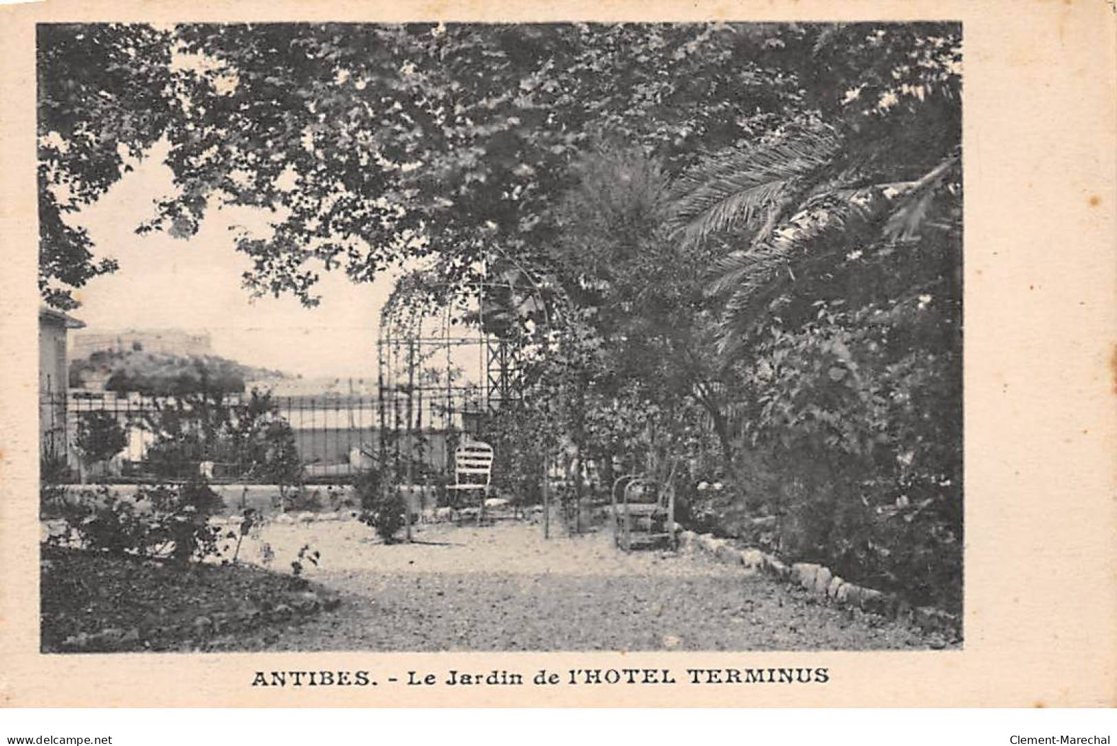 ANTIBES - Le Jardin De L'Hotel Terminus - Très Bon état - Antibes