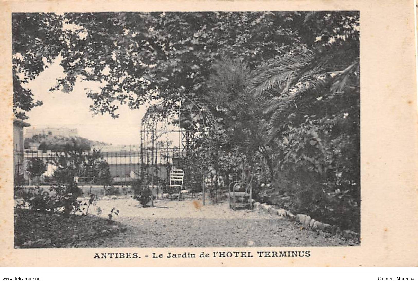 ANTIBES - Le Jardin De L'Hotel Terminus - Très Bon état - Antibes - Vieille Ville