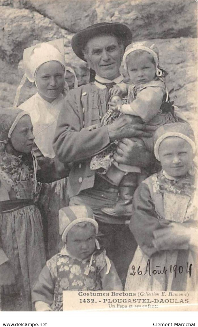 PLOUGASTEL DAOULAS - Un Papa Et Ses Enfants - Très Bon état - Plougastel-Daoulas