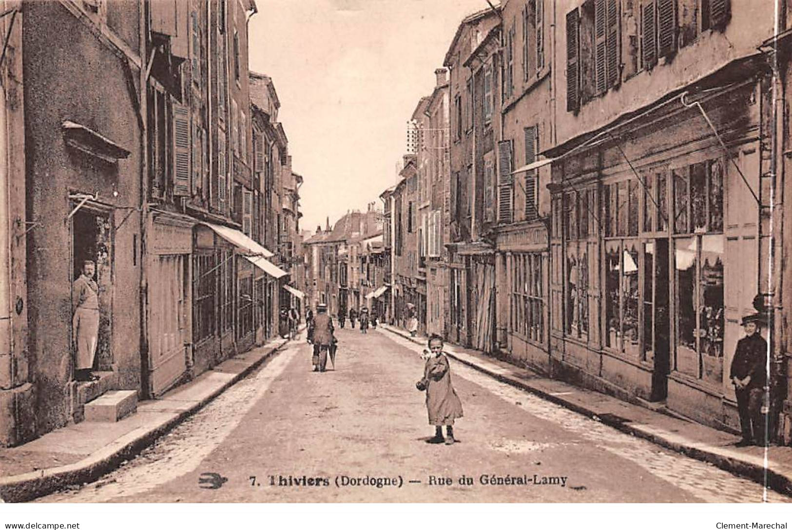 THIVIERS - Rue Du Général Lamy - Très Bon état - Thiviers