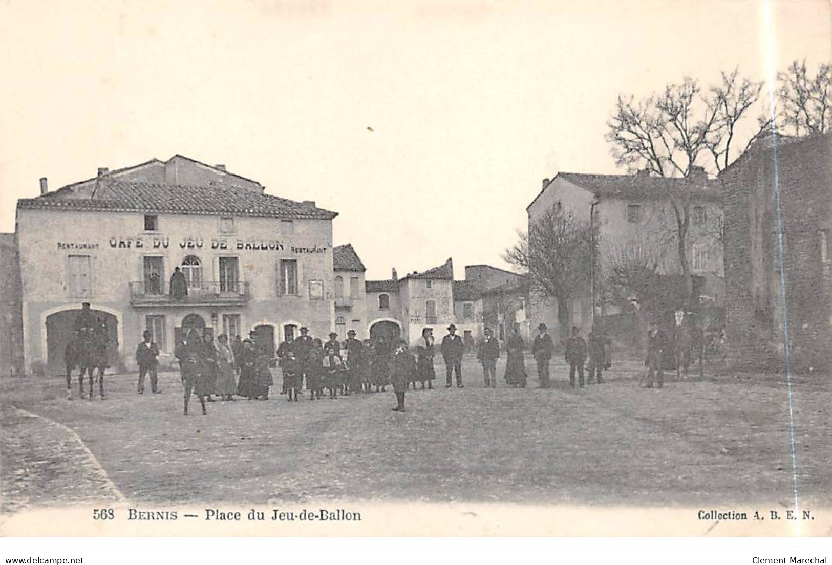 BERNIS - Place Du Jeu De Ballon - Très Bon état - Autres & Non Classés