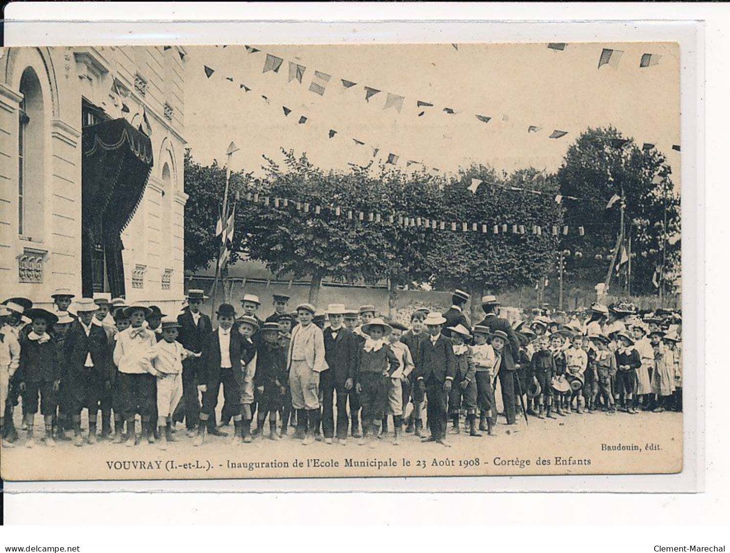 VOUVRAY : Inauguration De L'Ecole Municipale Le 23 Août 1908, Cortège Des Enfants - Très Bon état - Vouvray