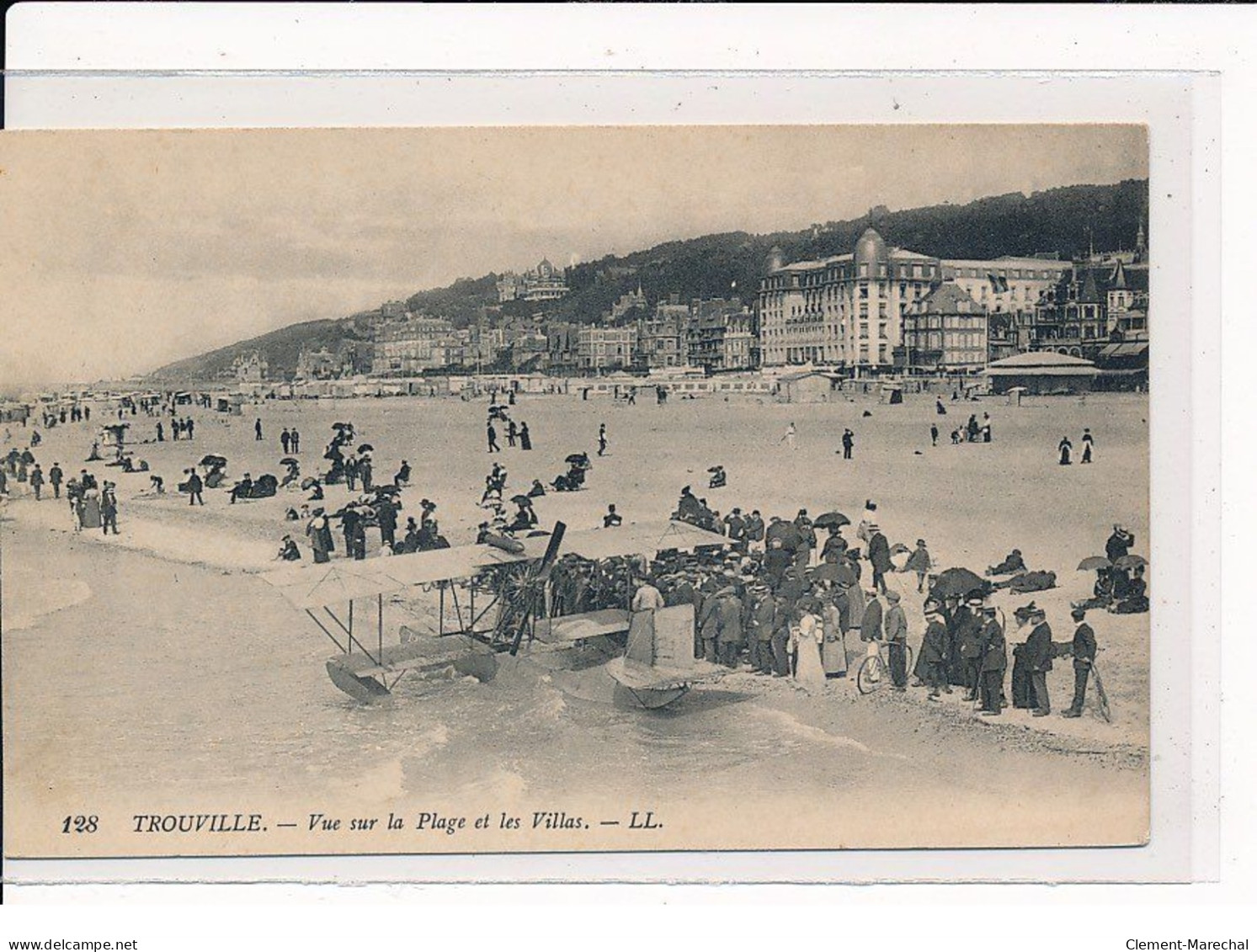 TROUVILLE : Vue Sur La Plage Et Les Villas - Très Bon état - Trouville