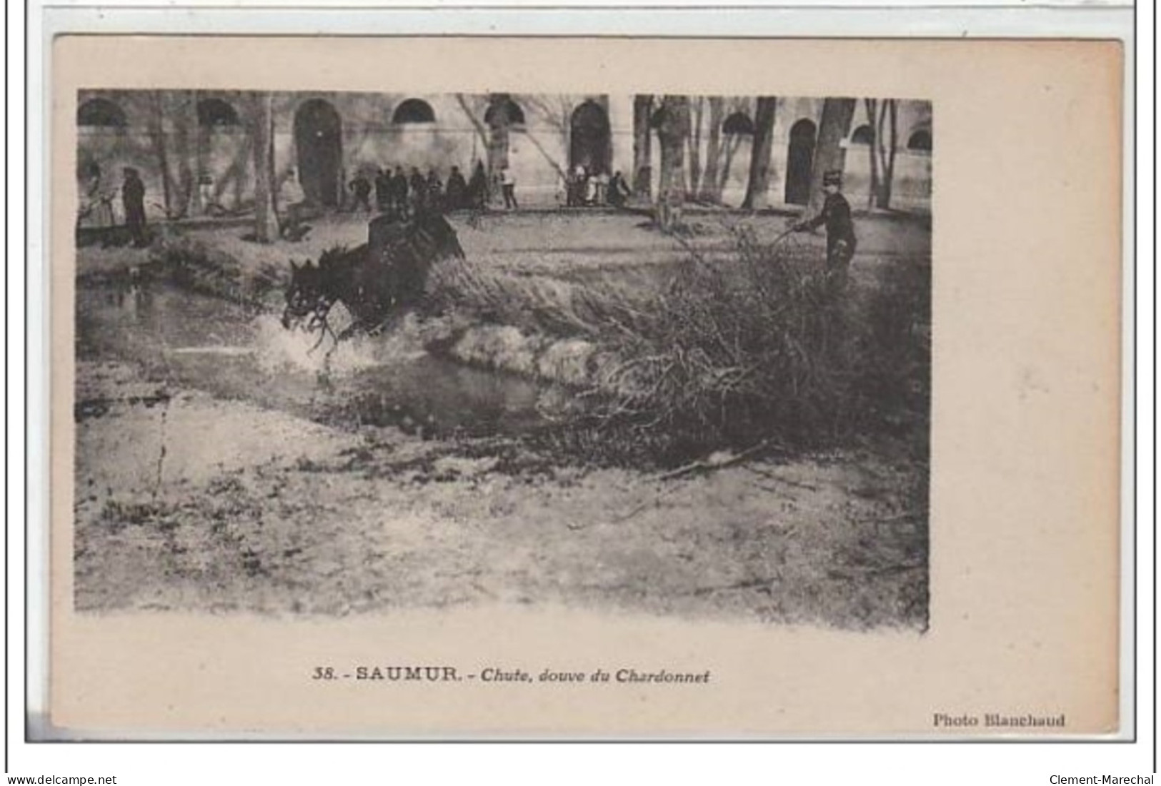 SAUMUR : Chute, Douve Du Chardonnet - Très Bon état - Saumur