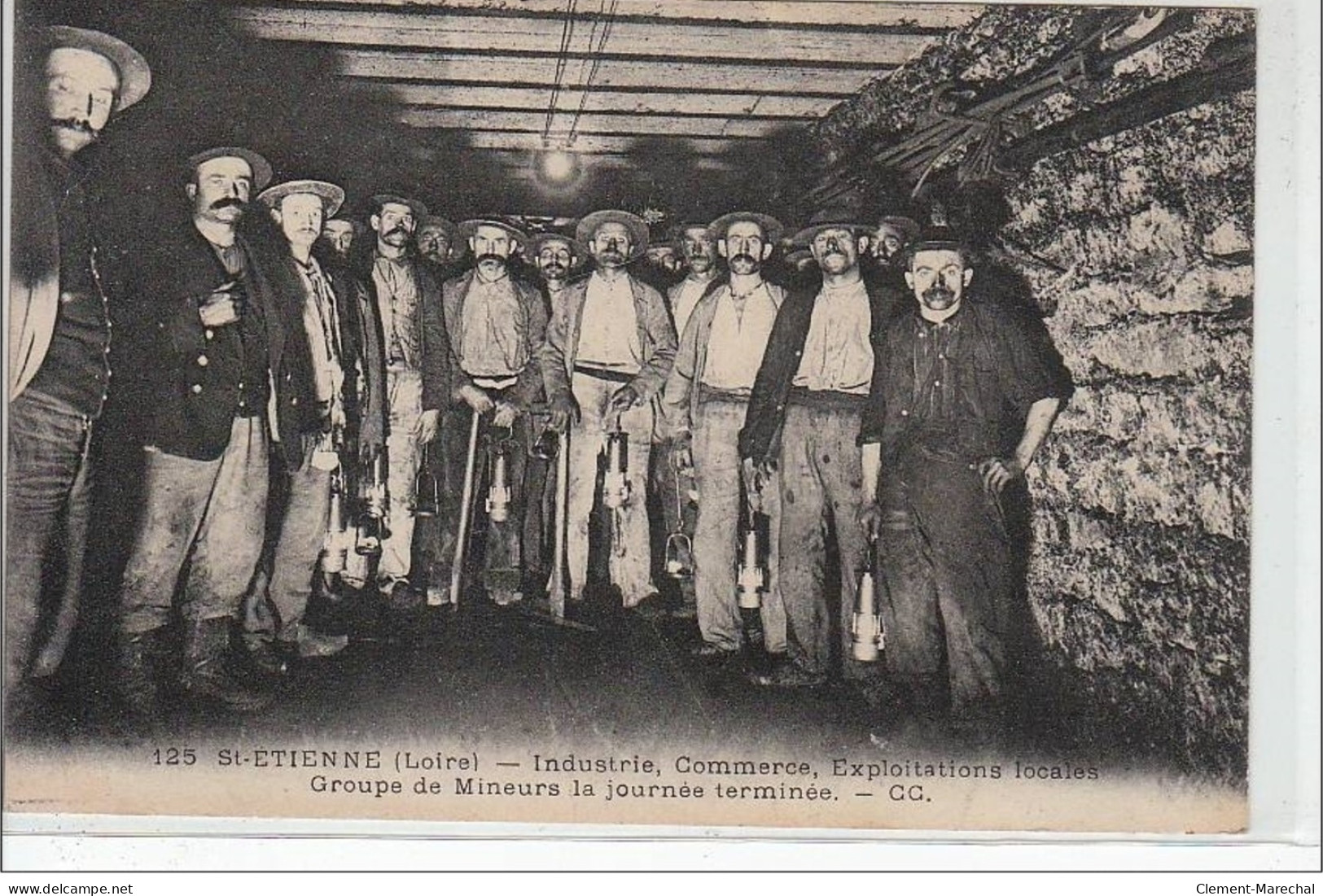 SAINT ETIENNE : Industrie, Commerce, Exploitations Locales - Groupe De Mineurs La Journée Terminée - Très Bon état - Saint Etienne