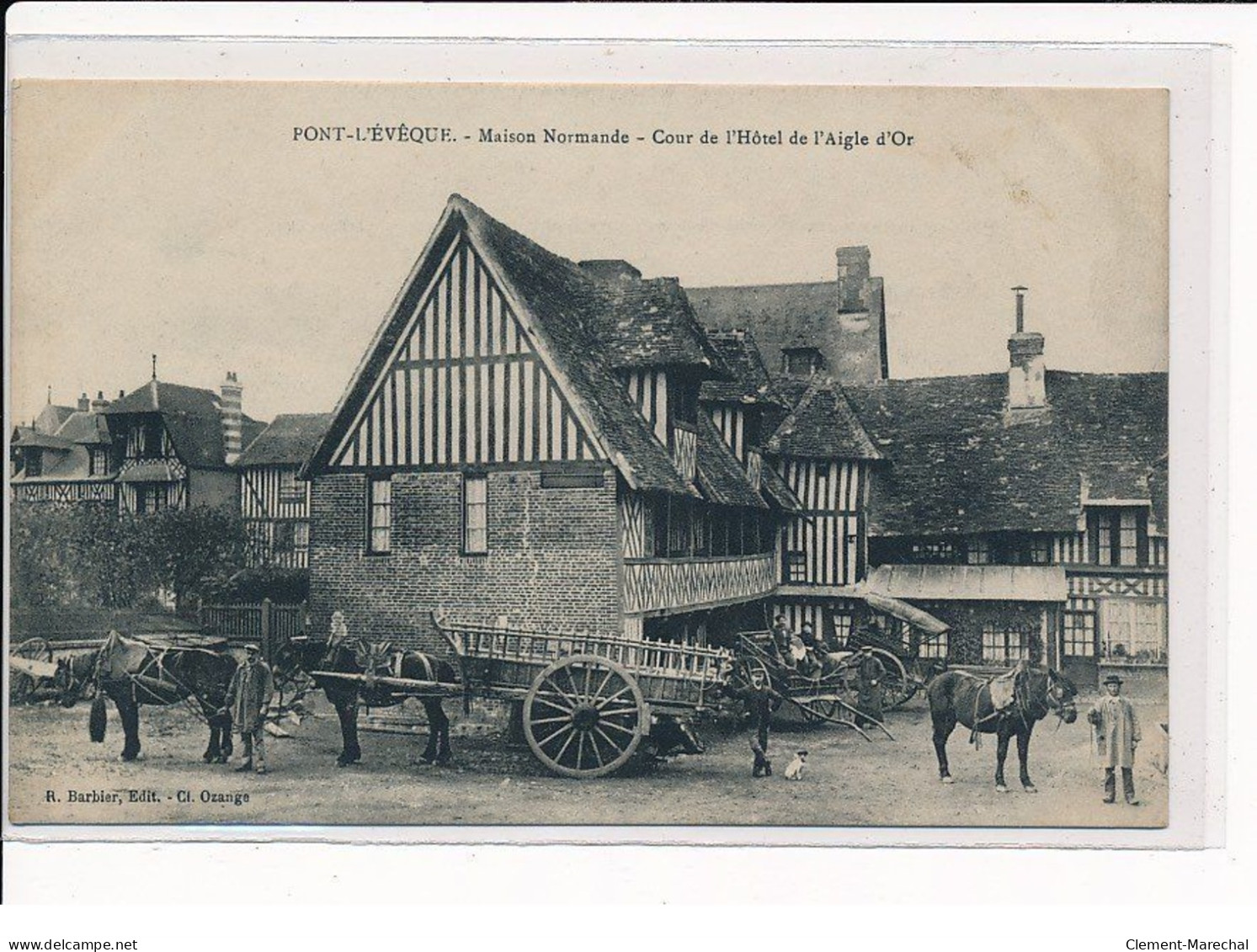 PONT-L'EVEQUE : Maison Normande, Cour De L'Hôtel De L'Aigle D'Or - Très Bon état - Pont-l'Evèque