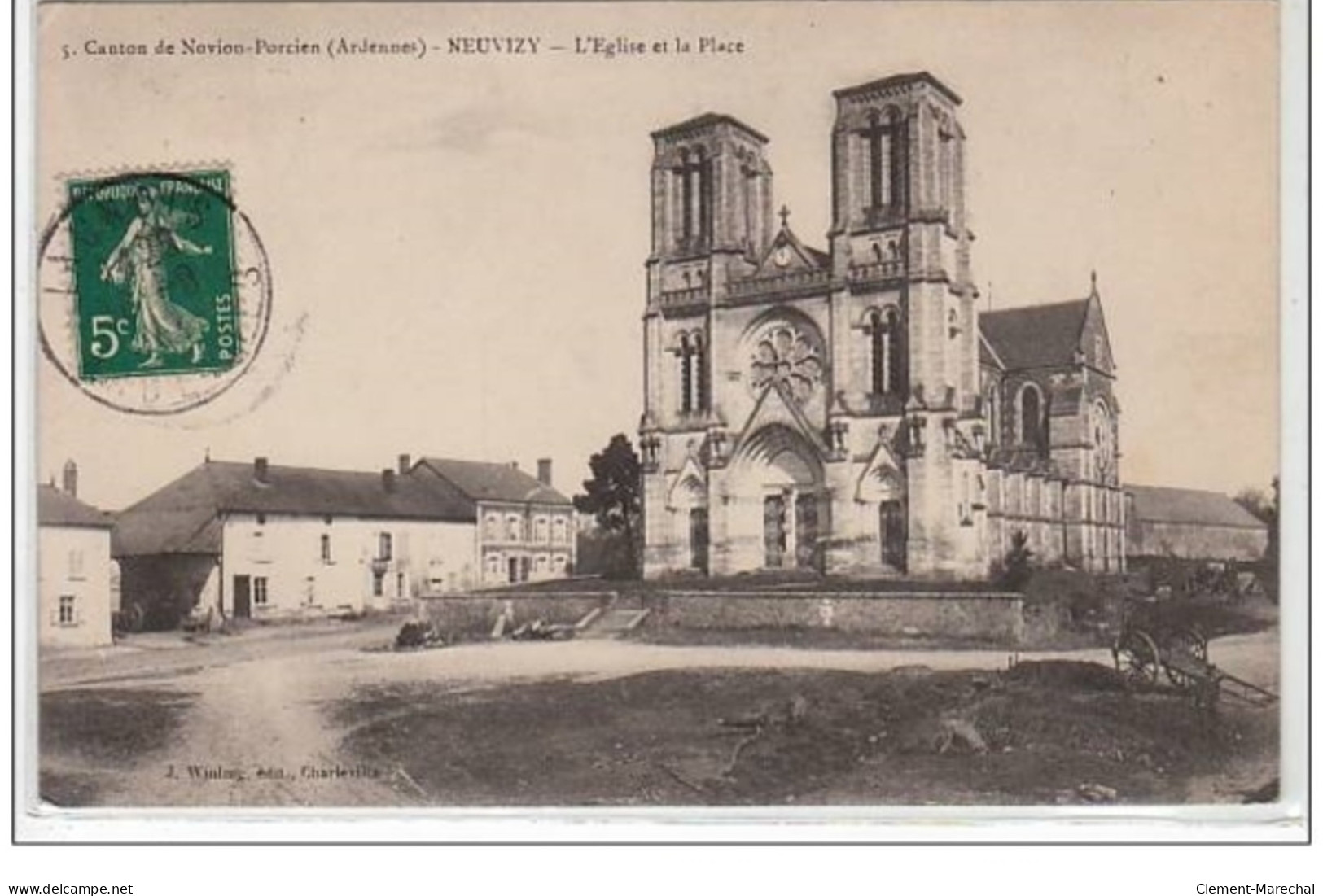 NEUVIZY : L'église Et La Place - Très Bon état - Sonstige & Ohne Zuordnung