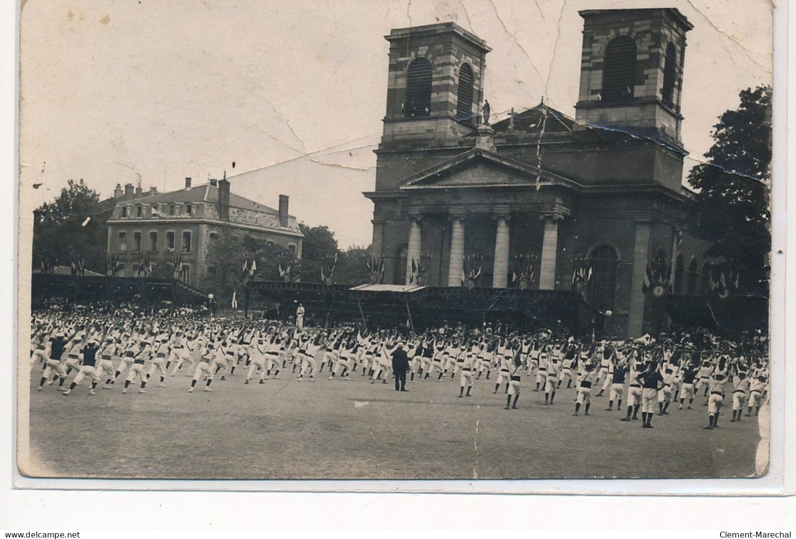 MACON : Fete De Gymnastique Devant L'eglise Sainte-genevieve - Etat - Macon