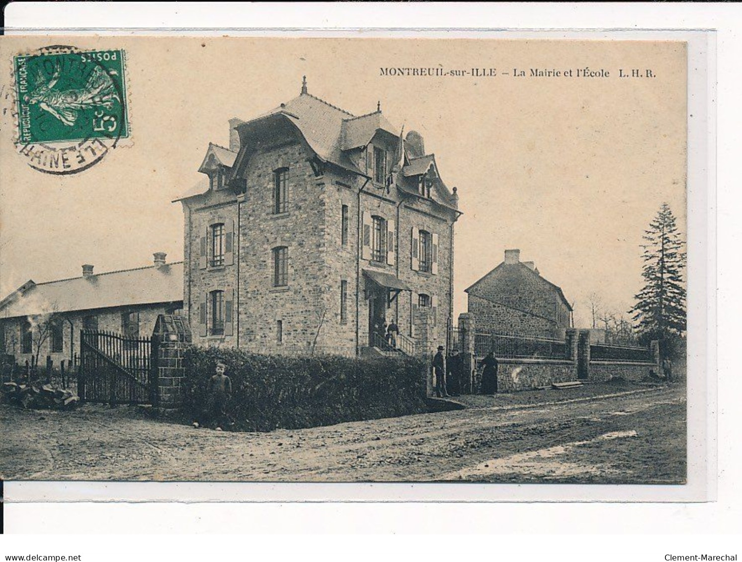 MONTREUIL-sur-ILLE : La Mairie Et L'Ecole - Très Bon état - Sonstige & Ohne Zuordnung