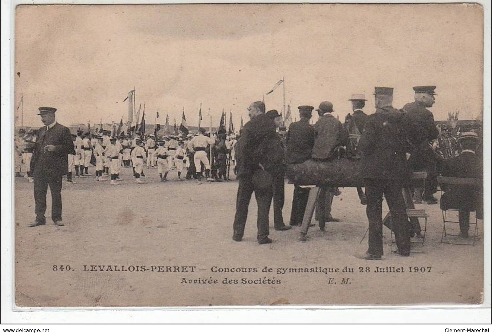 LEVALLOIS PERRET : Concours De Gymnastique Du 28 Juillet 1907 - Arrivée Des Sociétés - état - Levallois Perret