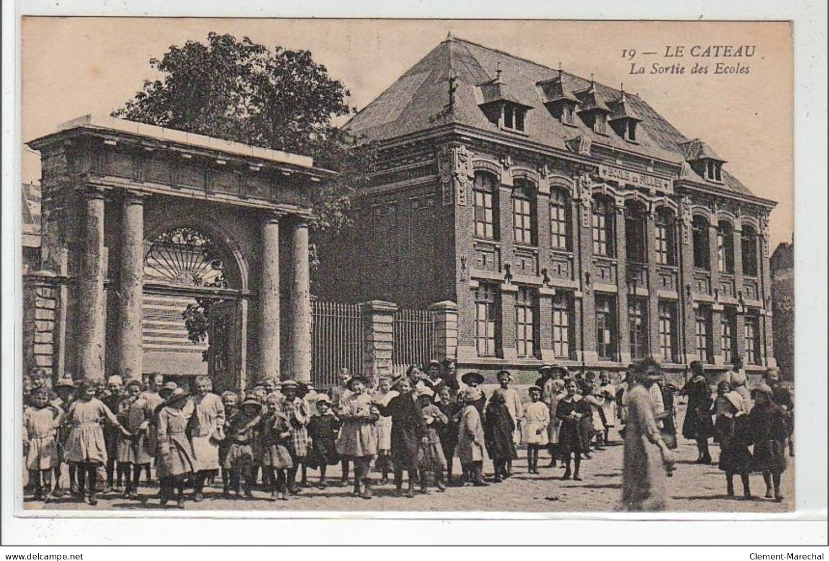 LE CATEAU : La Sortie Des écoles - Très Bon état - Le Cateau