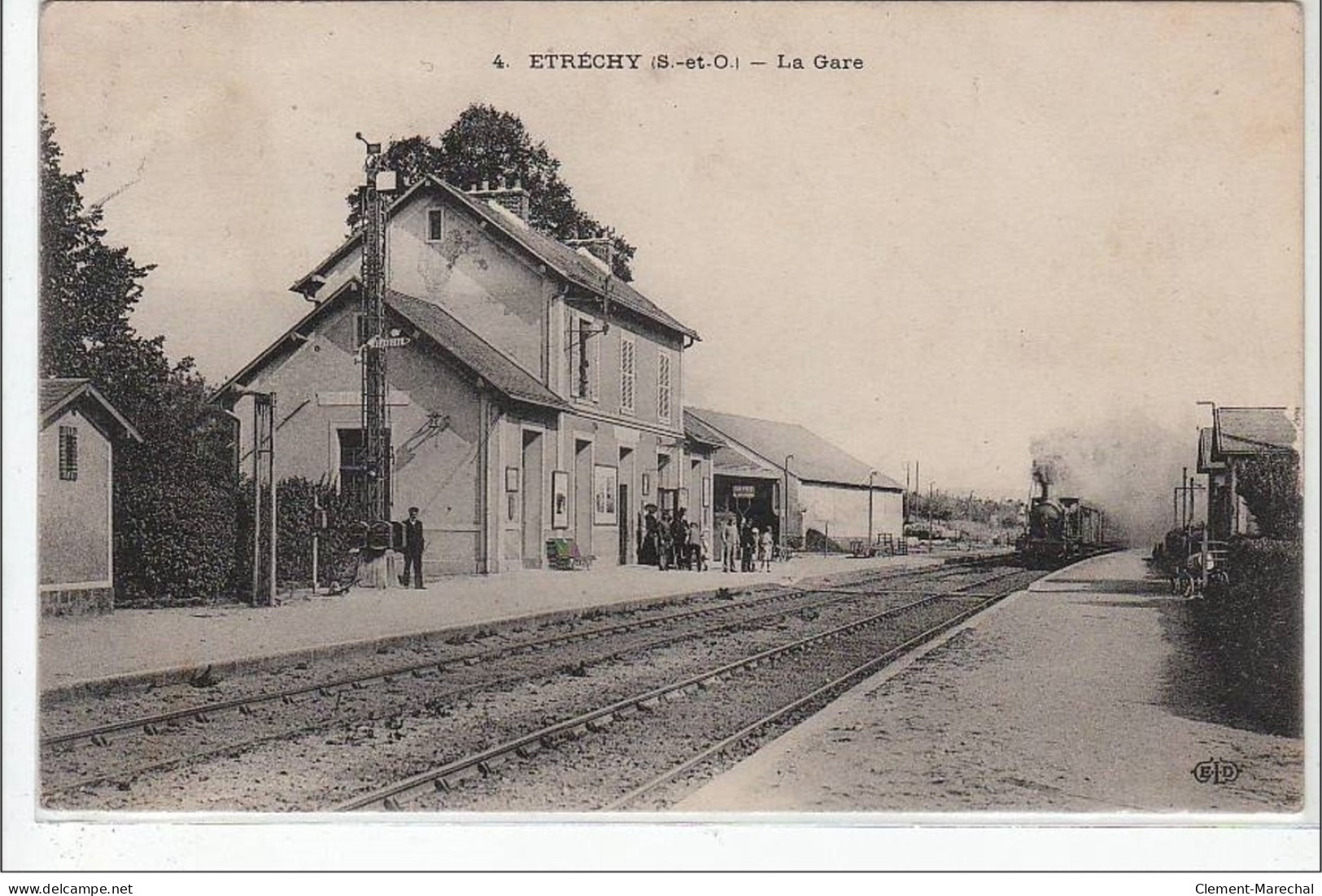 ETRECHY : La Gare - état - Etrechy
