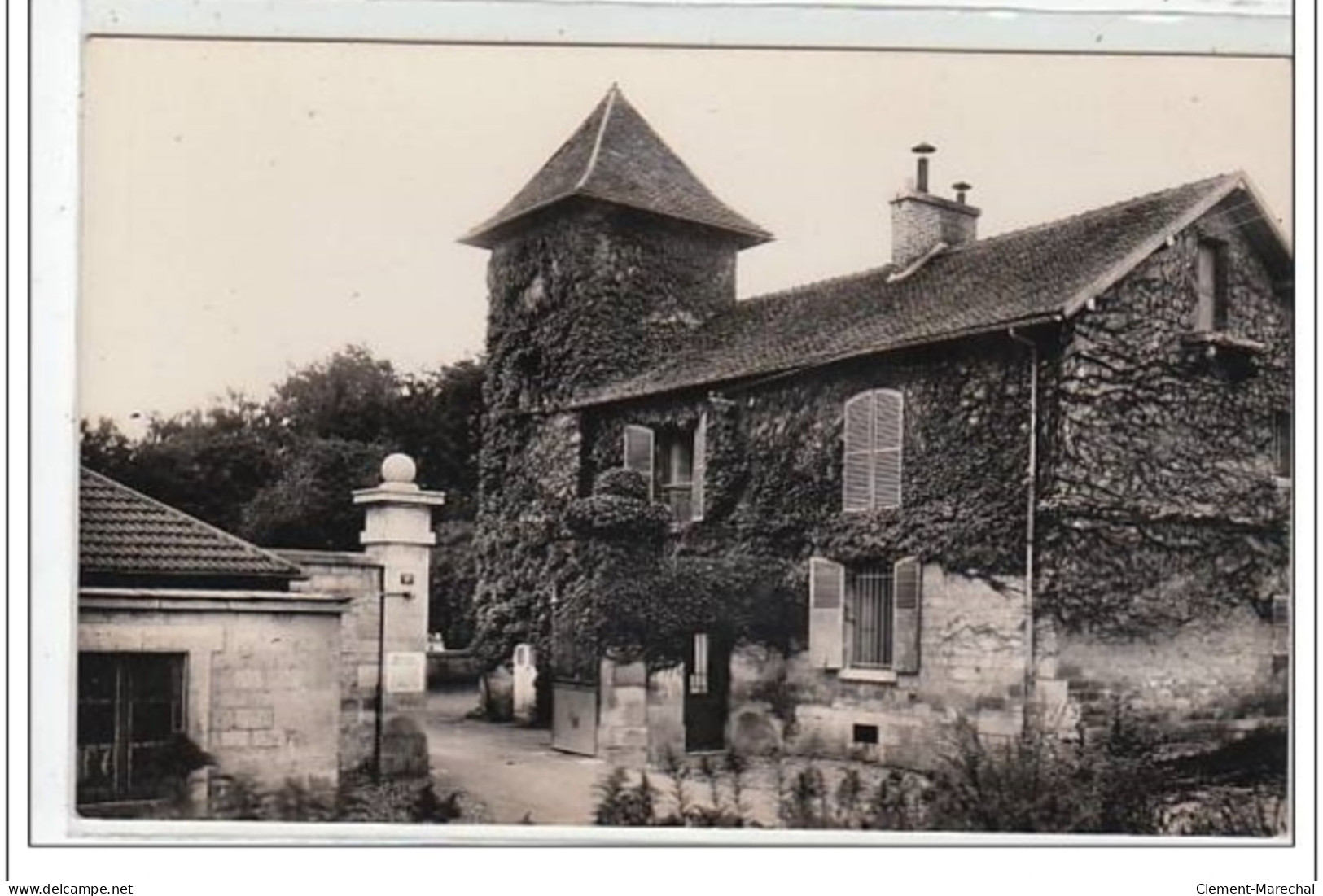 GOUVIEUX : Le Moulin à Vent - L'entrée - Très Bon état - Gouvieux