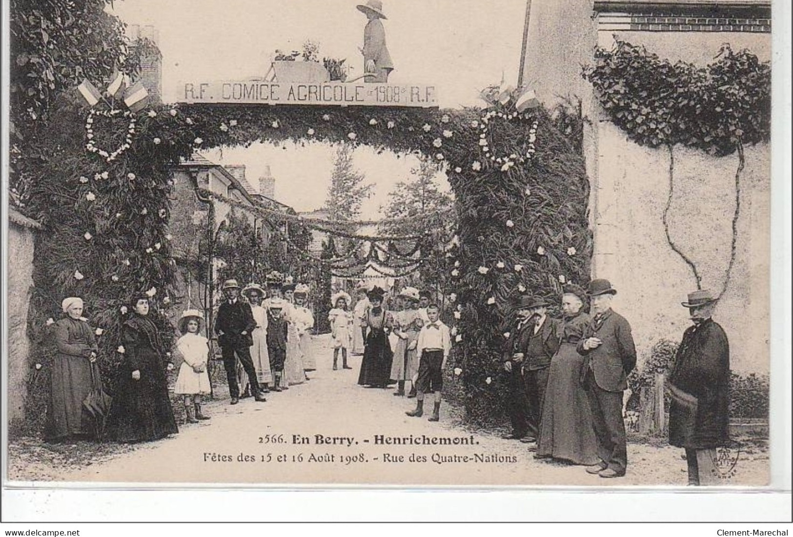 EN BERRY : HENRICHEMONT : Fêtes Des 15 Et 16 Juillet 1908 - Rue Des Quatres-Nations - Très Bon état - Henrichemont