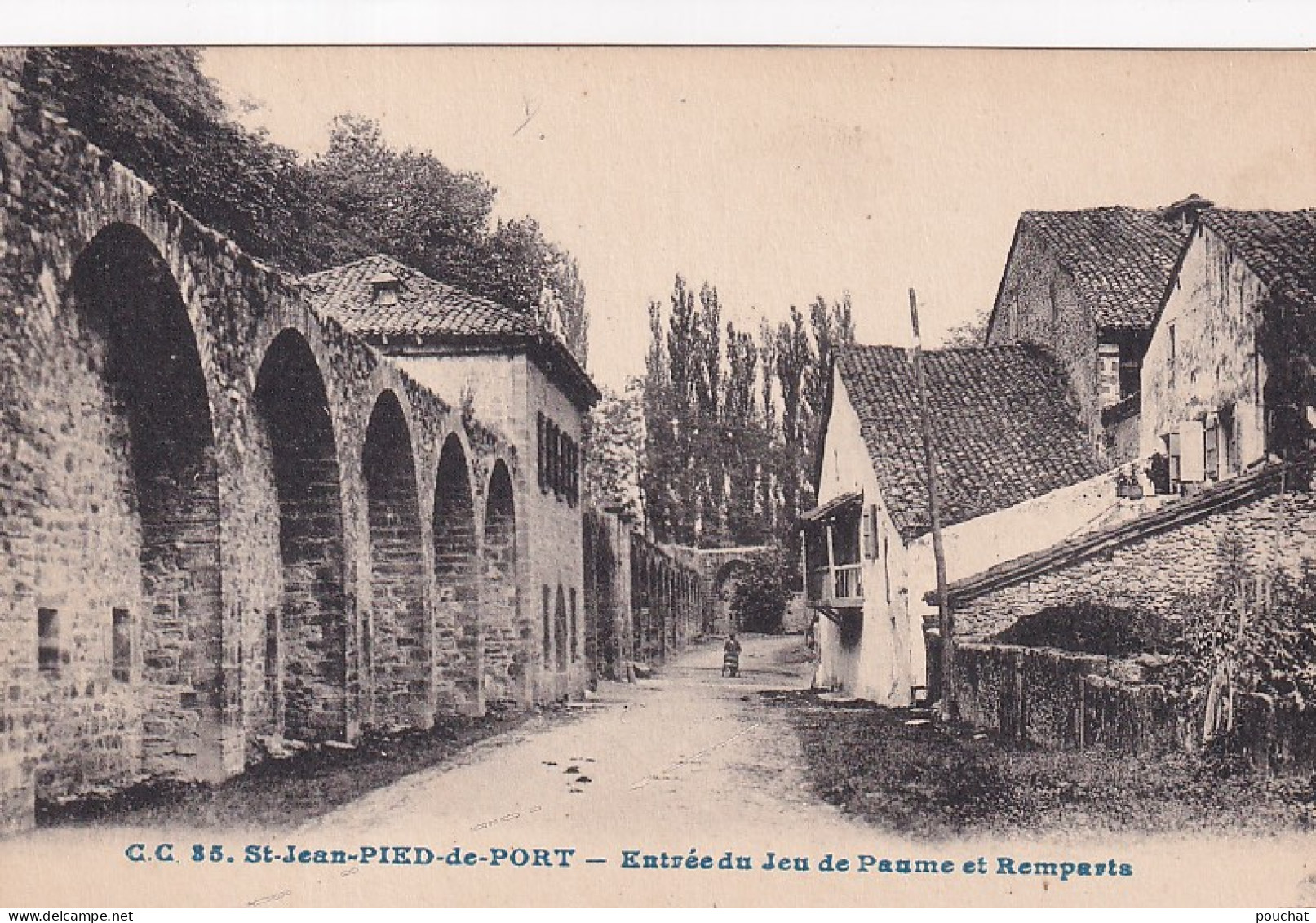 Z+ Nw-(64) SAINT JEAN PIED DE PORT - ENTREE DU JEU DE PAUME ET REMPARTS - Saint Jean Pied De Port