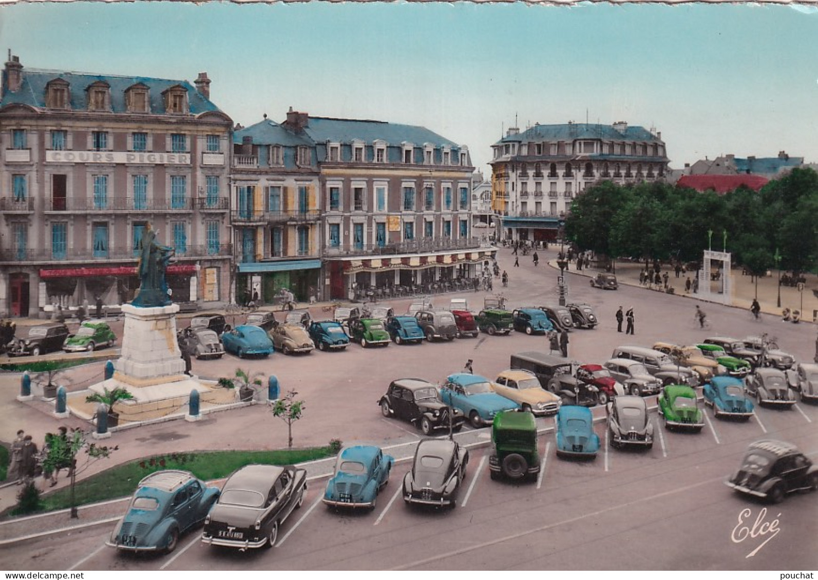 Z+ Nw-(65) TARBES - PLACE DE VERDUN - MONUMENT AUX MORTS - AU FOND L'HOTEL MODERNE - AUTOMOBILES - Tarbes