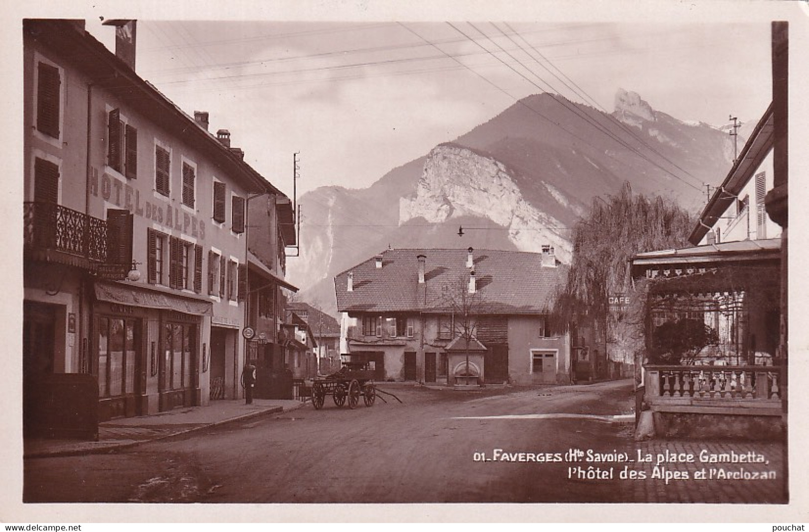 Z++ Nw-(74) FAVERGES - LA PLACE GAMBETTA , L'HOTEL DES ALPES ET L'ARCLOZAN - Faverges