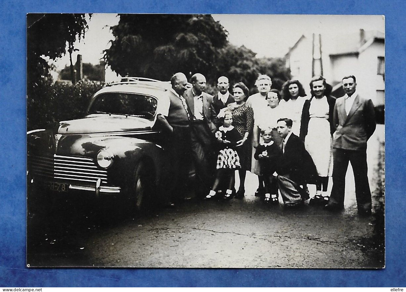 Photo Originale Voiture Peugeot 203  Groupe Posant Avec Voiture Papier Brillant Format 9/6,5 Cm Papier Velox à Dater - Autres & Non Classés