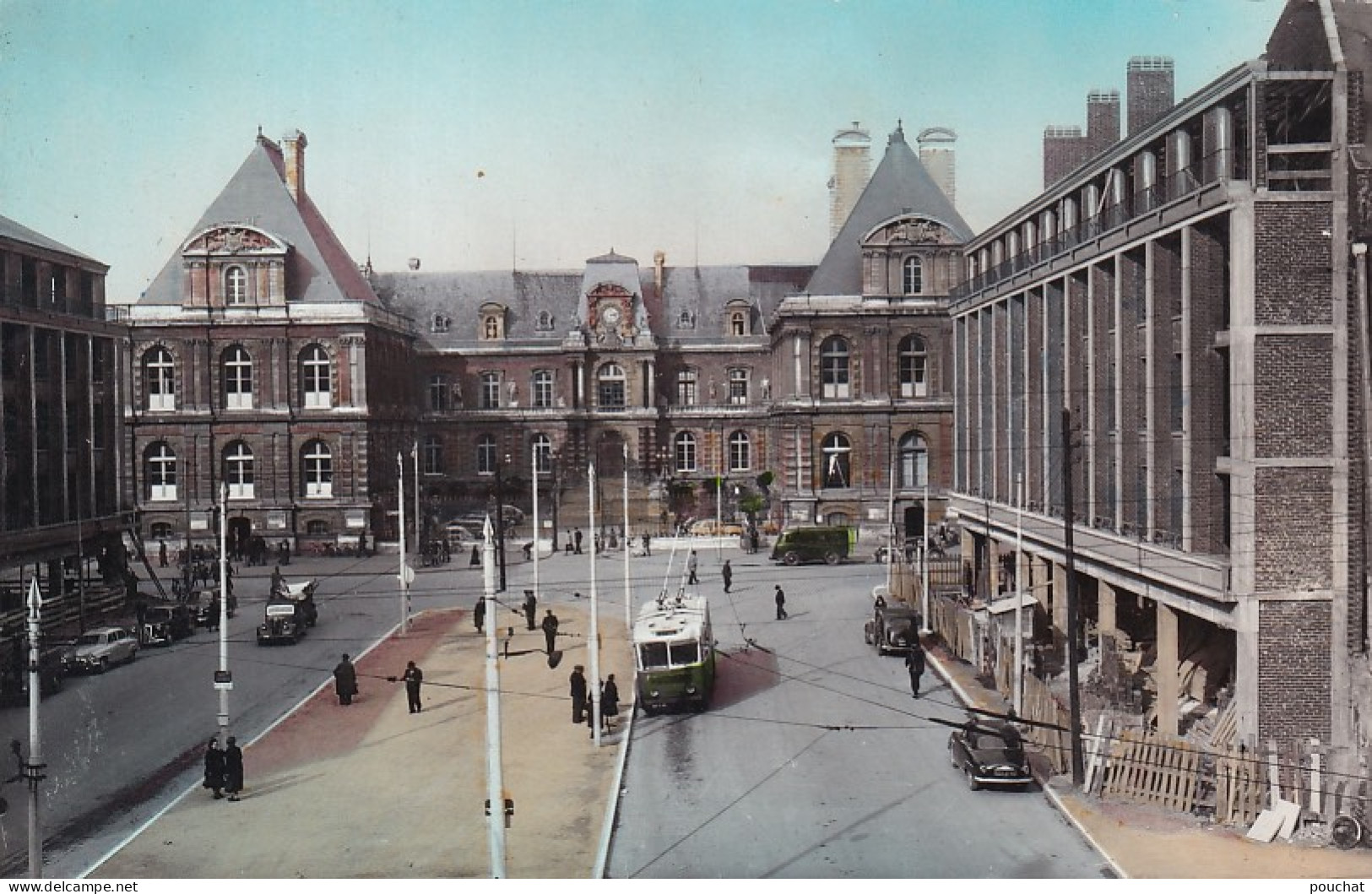 Z++ Nw-(80) AMIENS - L'HOTEL DE VILLE - VUE GENERALE - ANIMATION - Amiens