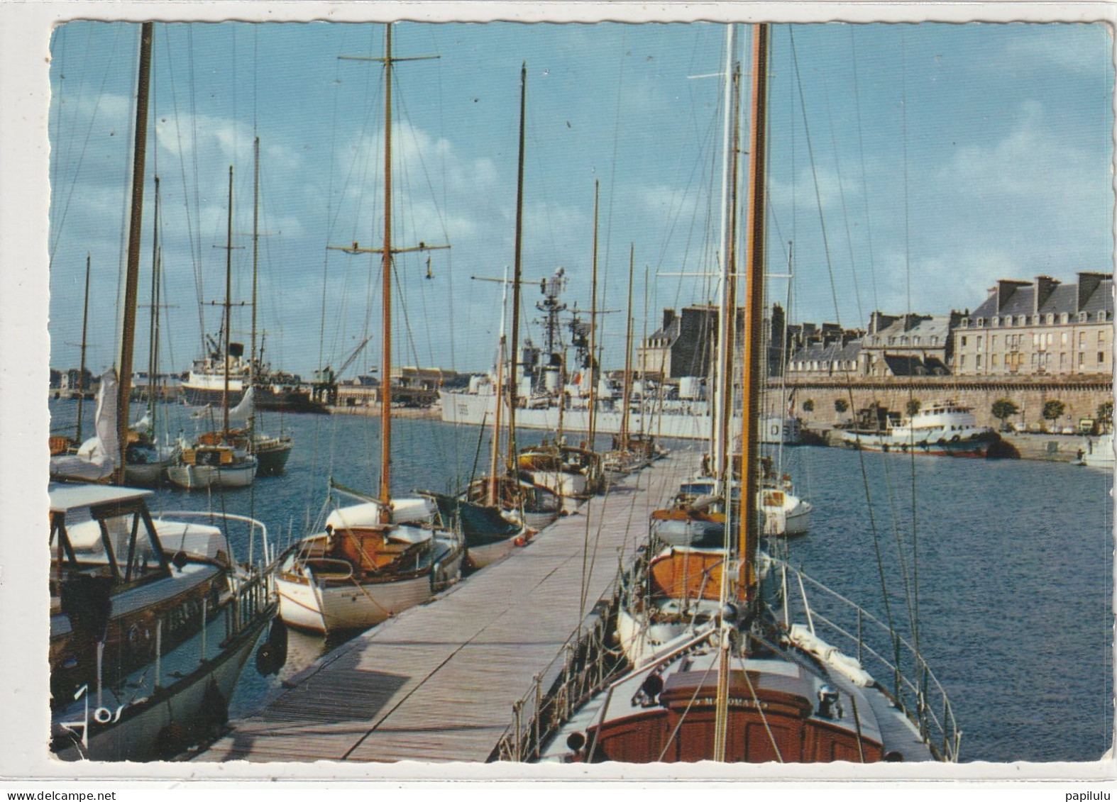 143 DEPT 35 : édit. Jos Le Doaré N° 7515 : Saint Malo Port De Plaisance Le Ponton Et Les Remparts - Saint Malo