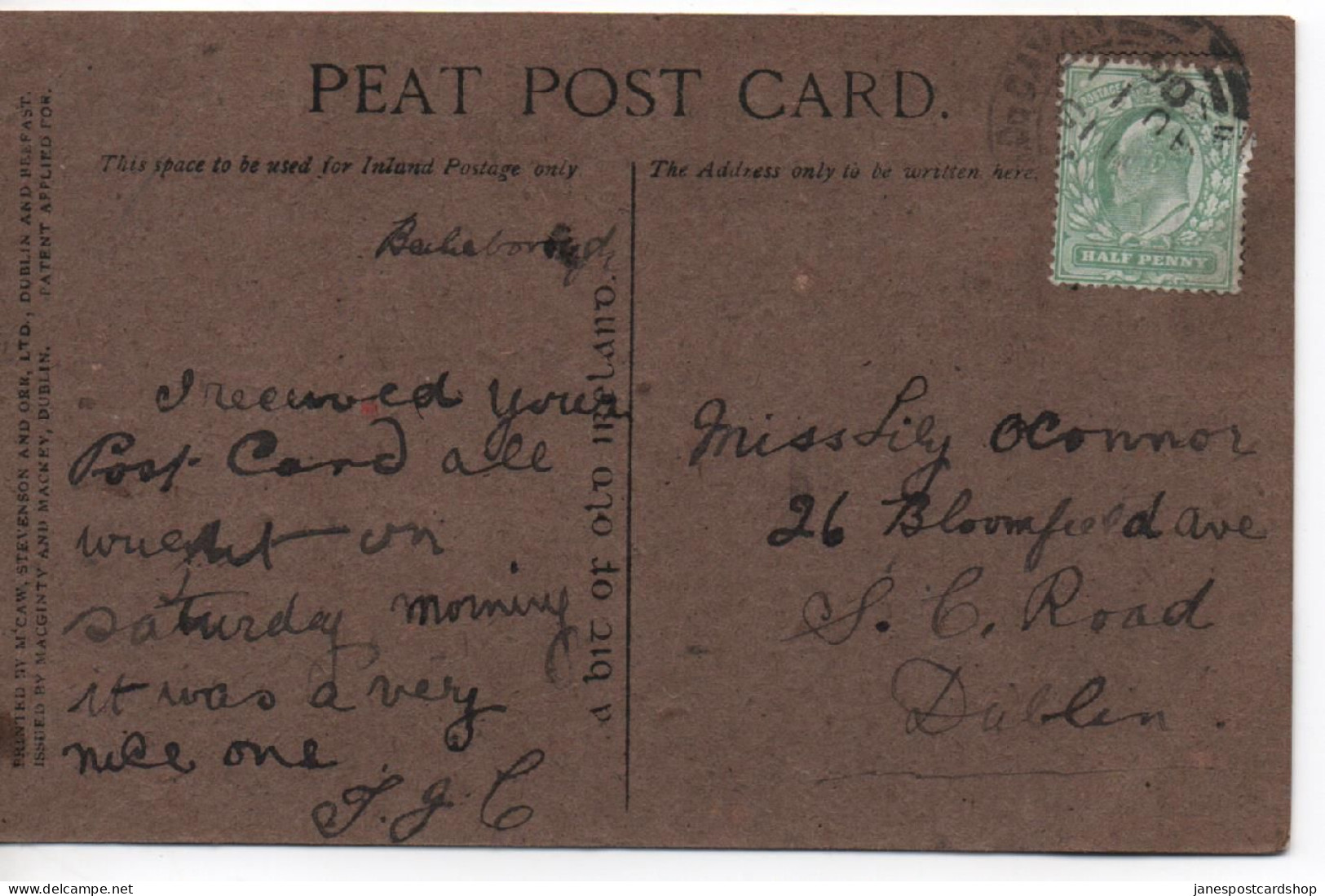 EXTERIOR OF AN IRISH CABIN - POSTCARD MADE OF PEAT - IN GOOD CONDITION - Otros & Sin Clasificación