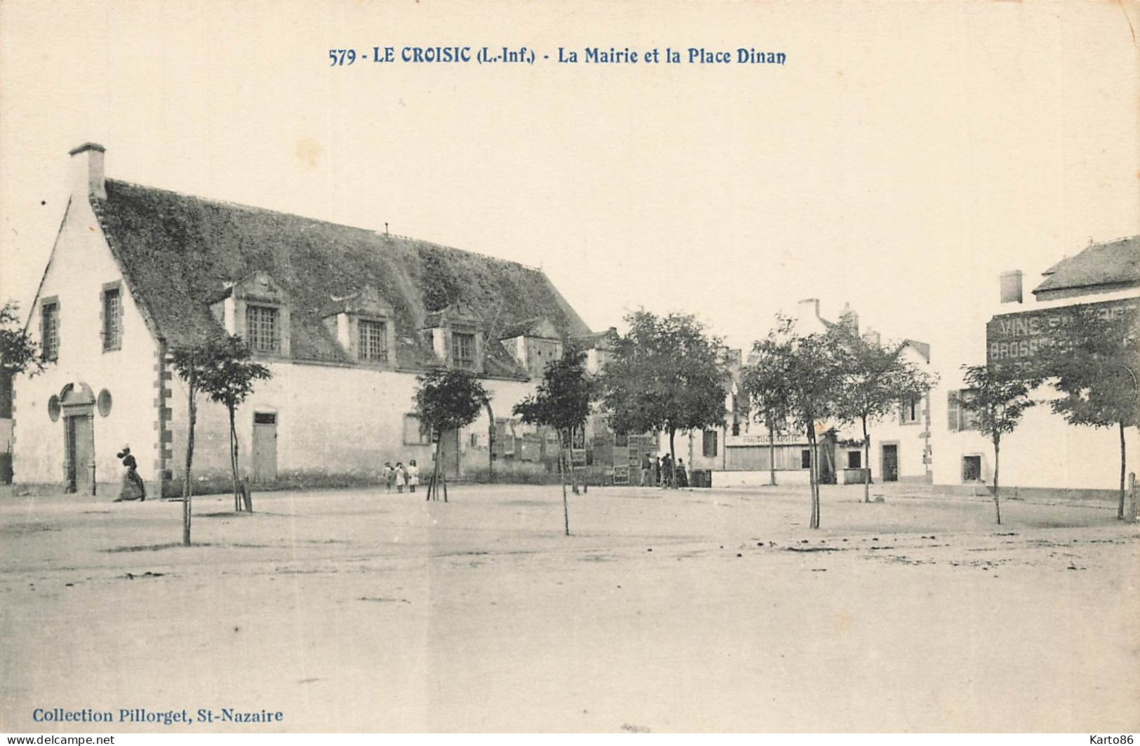 Le Croisic * La Mairie Et La Place Dinan * Enfants Villageois - Le Croisic