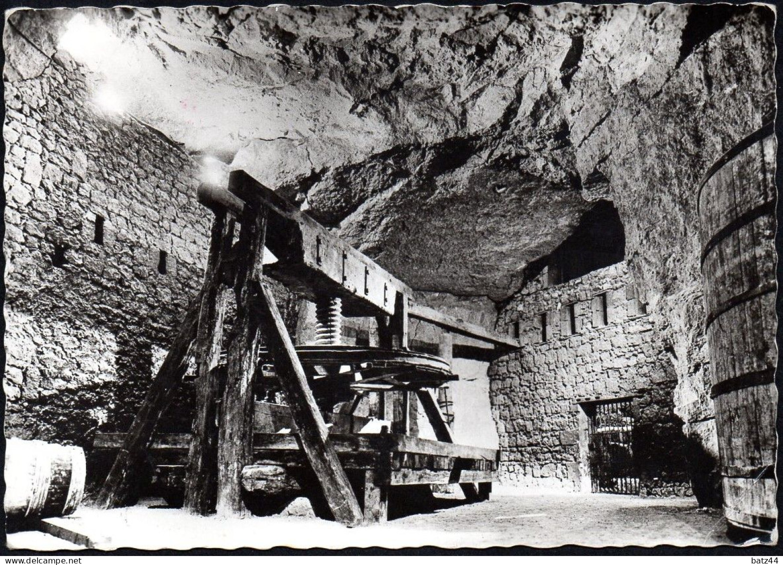 N° 12 FM Sur CPM Cave Pressoir Bourgueil Annulation Vilaines Les Rochers 1963 Cachet Vaguemestre 66ème RI 1re Compagnie - Timbres De Franchise Militaire