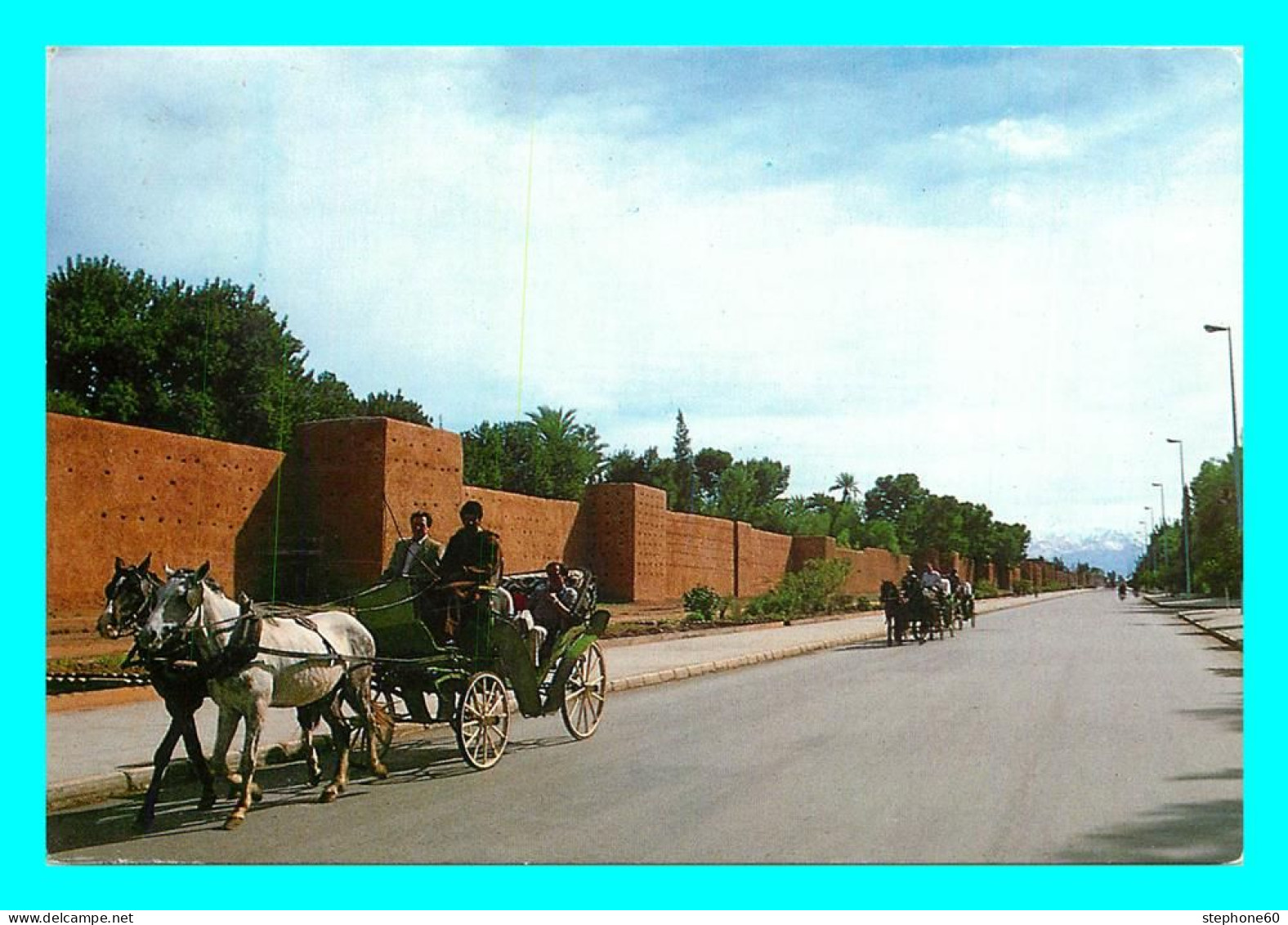 A856 / 273 Maroc MARRAKECH Promenade En Calche Sous Les Remparts - Marrakesh