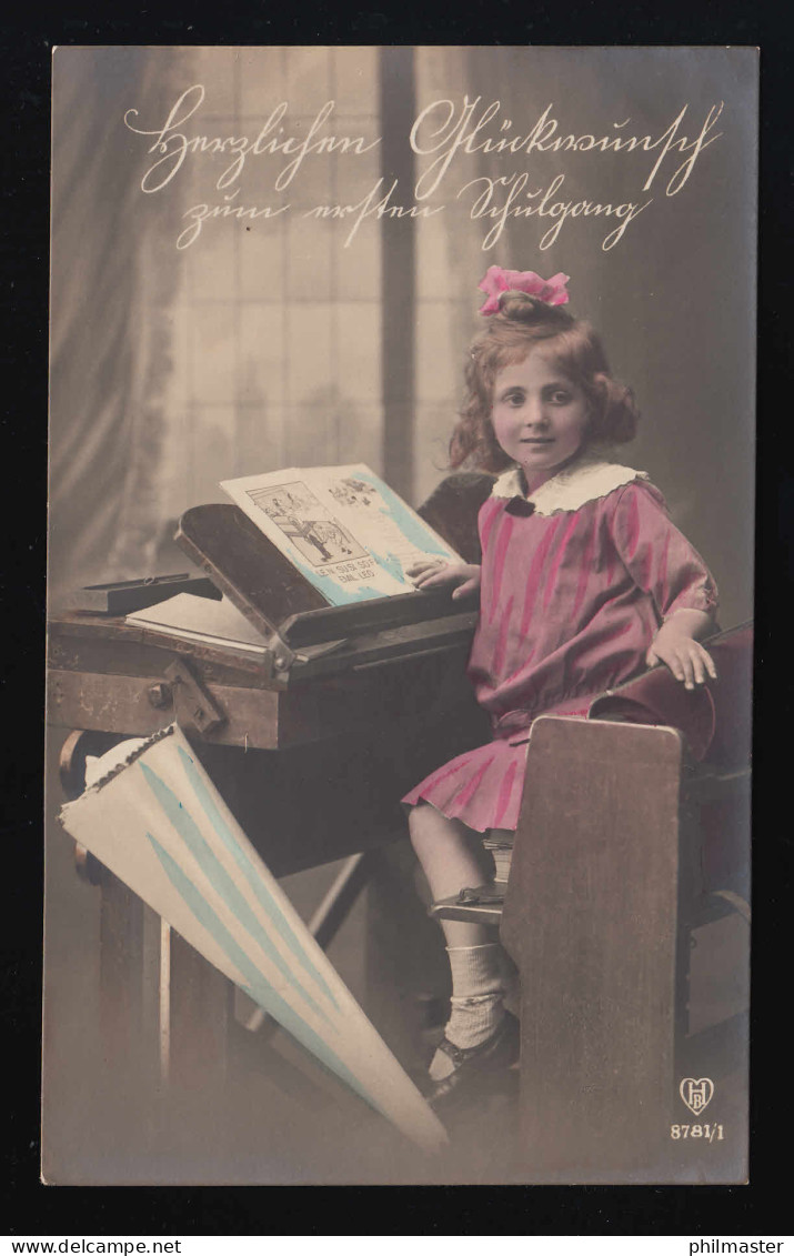 Foto AK HB 8781/1 Mädchen Im Rosa Kleid Auf Schulbank Buch + Tüte Beschriftet - Sonstige & Ohne Zuordnung