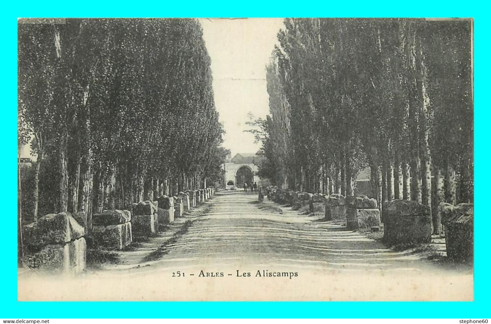 A867 / 019 13 - ARLES Les Aliscamps - Arles